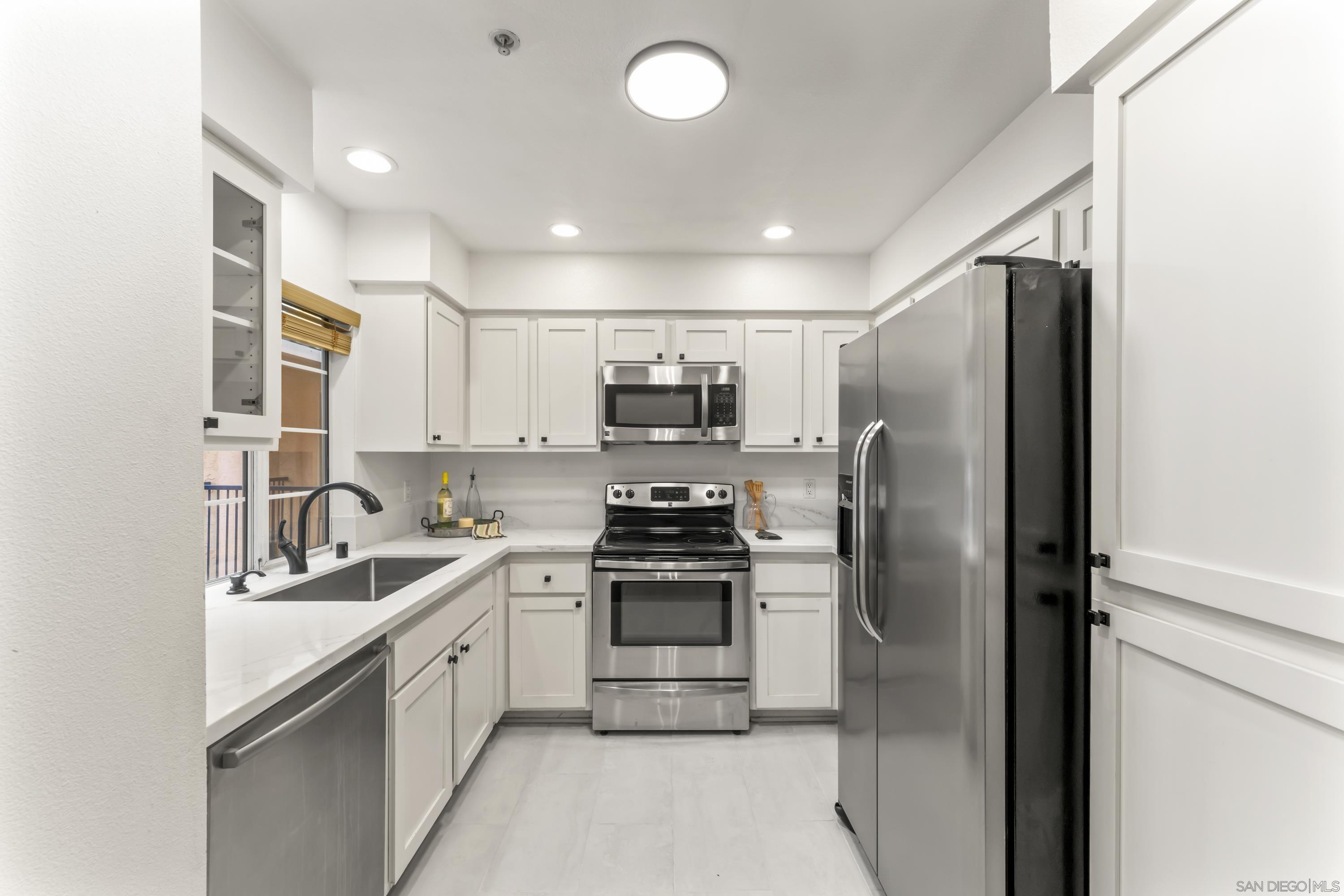 Front Image Thumbnail for SD250045337