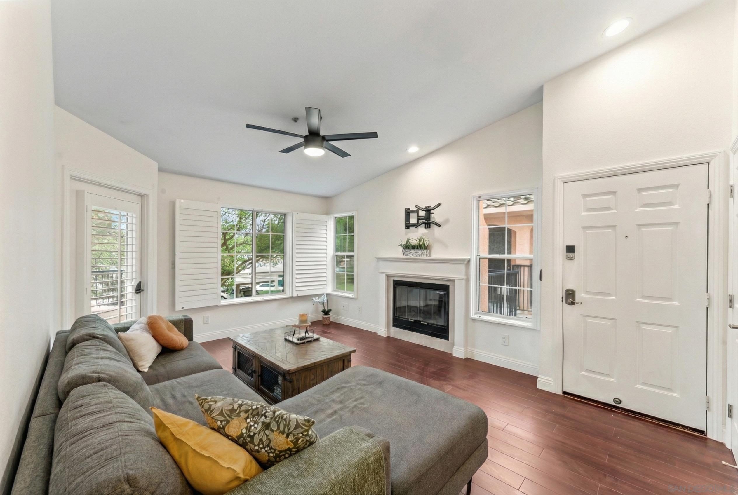 Detail Gallery Image 3 of 29 For 18752  Caminito Cantilena  #166,  San Diego,  CA 92128 - 1 Beds | 1 Baths