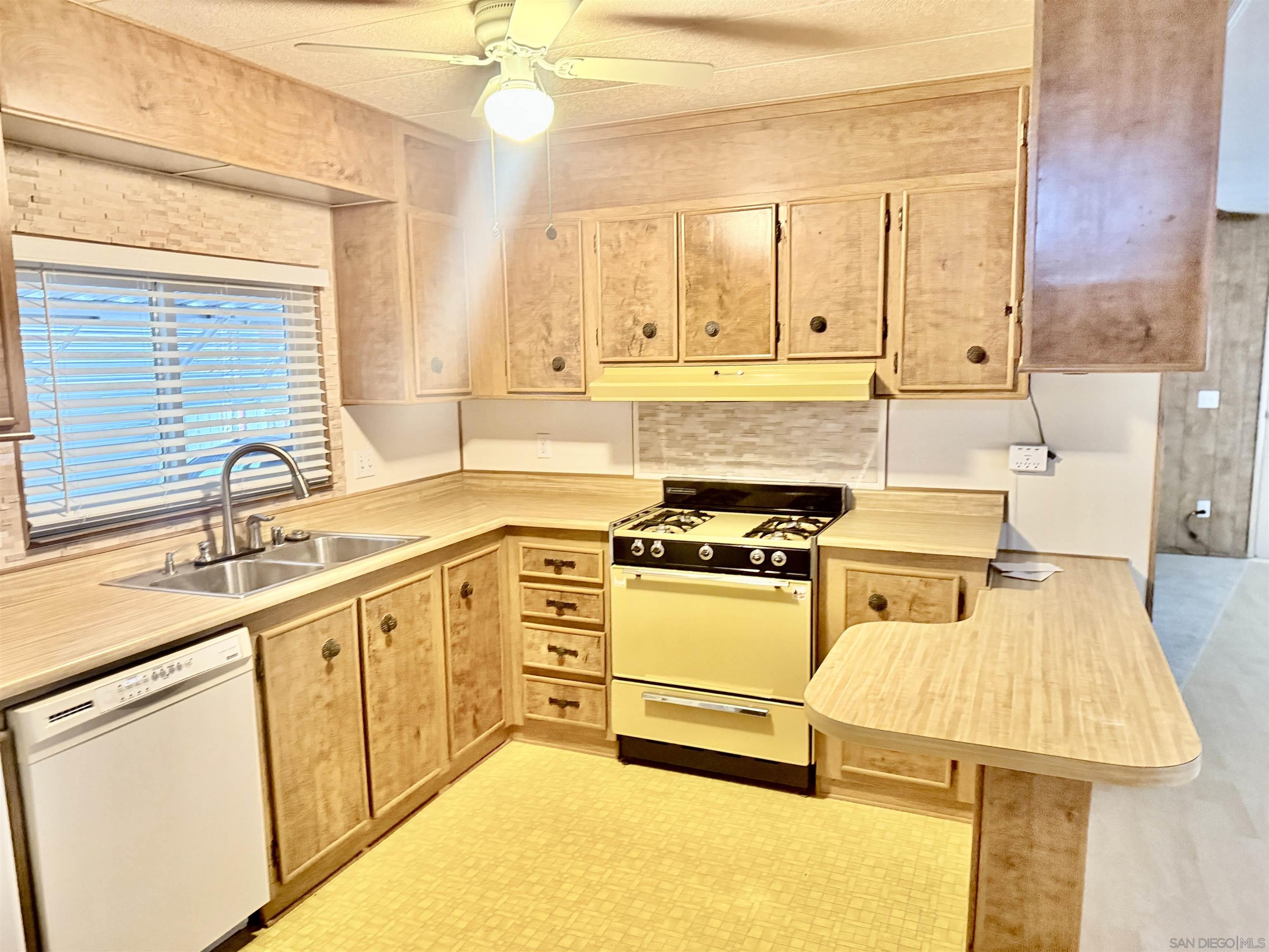 Detail Gallery Image 2 of 8 For 1212  H St N 72, Ramona,  CA 92065 - 2 Beds | 2 Baths