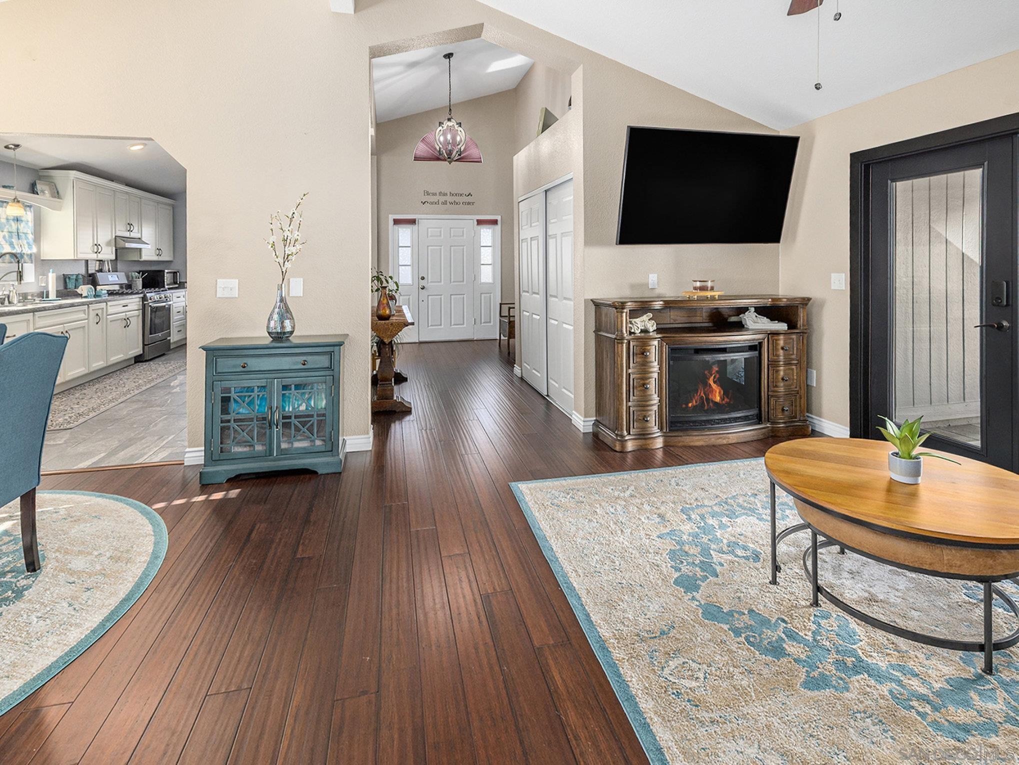 Detail Gallery Image 2 of 25 For 15935  Spring Oaks Road  #98,  El Cajon,  CA 92021 - 3 Beds | 2 Baths