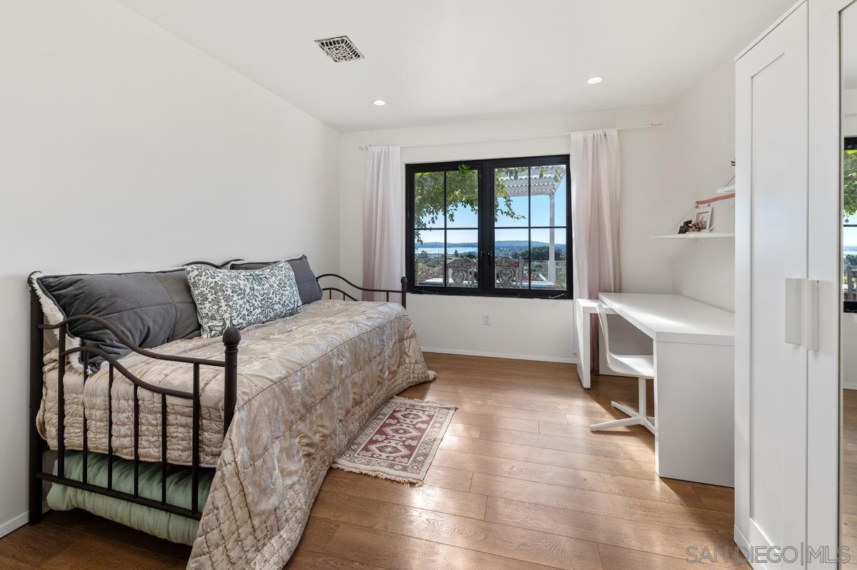 Detail Gallery Image 17 of 40 For 2303  Wilbur Ave, San Diego,  CA 92109 - 4 Beds | 2 Baths