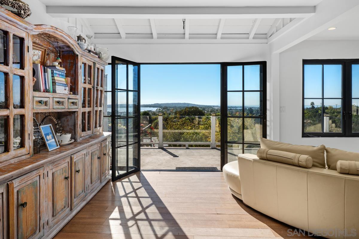 Detail Gallery Image 5 of 40 For 2303  Wilbur Ave, San Diego,  CA 92109 - 4 Beds | 2 Baths