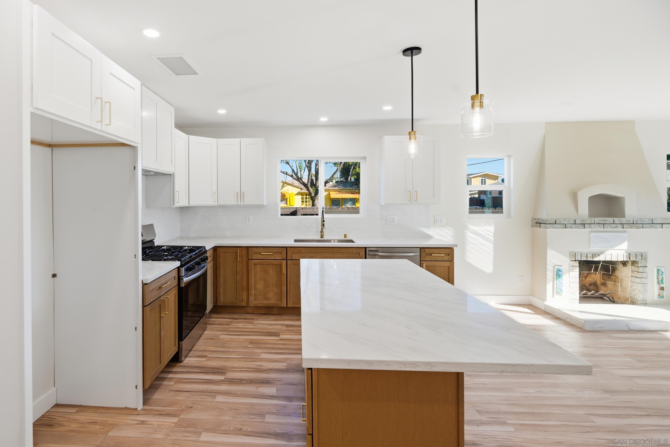 Detail Gallery Image 3 of 14 For 4542  Polk Ave, San Diego,  CA 92105 - 3 Beds | 3 Baths