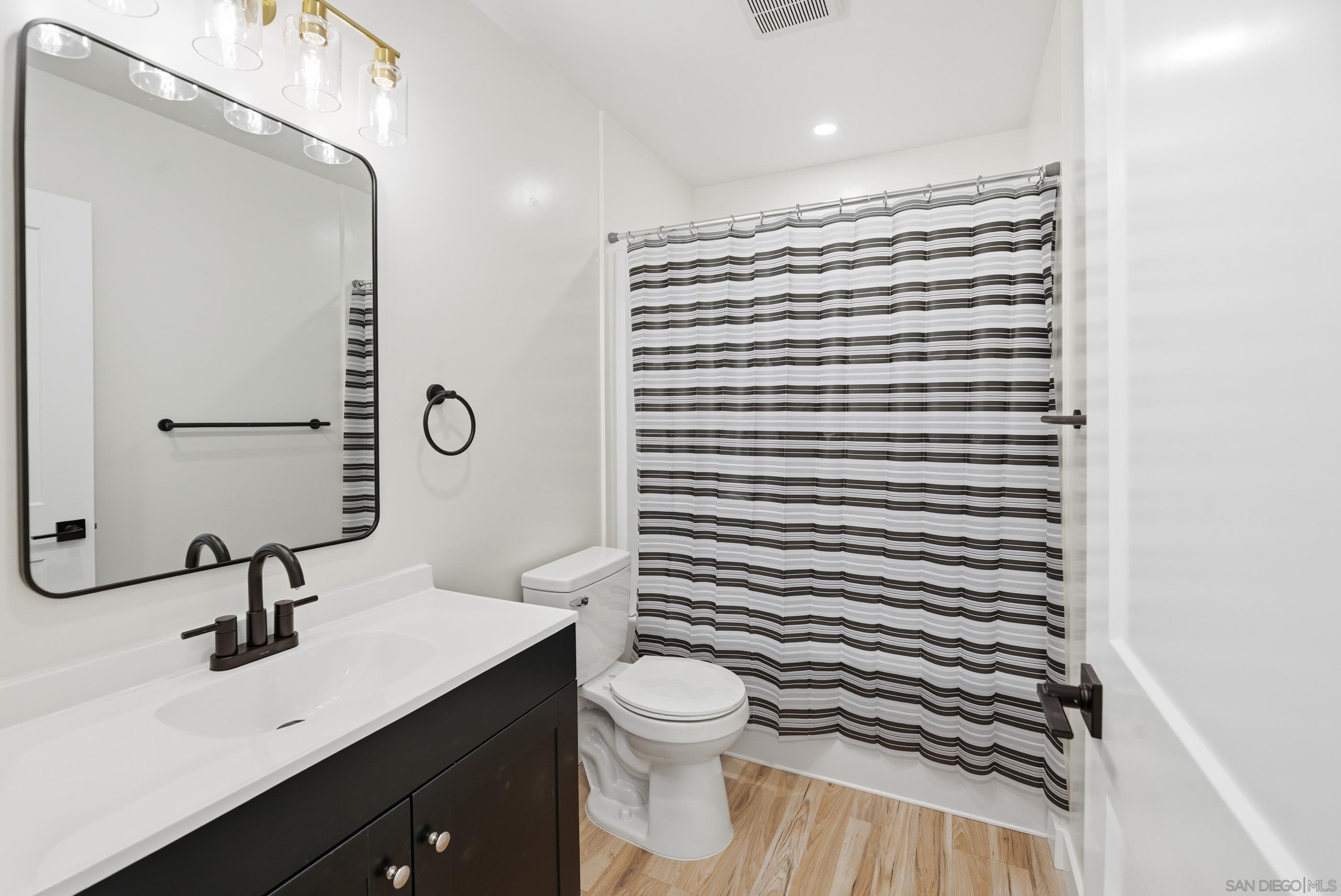 Detail Gallery Image 7 of 14 For 4542  Polk Ave, San Diego,  CA 92105 - 3 Beds | 3 Baths