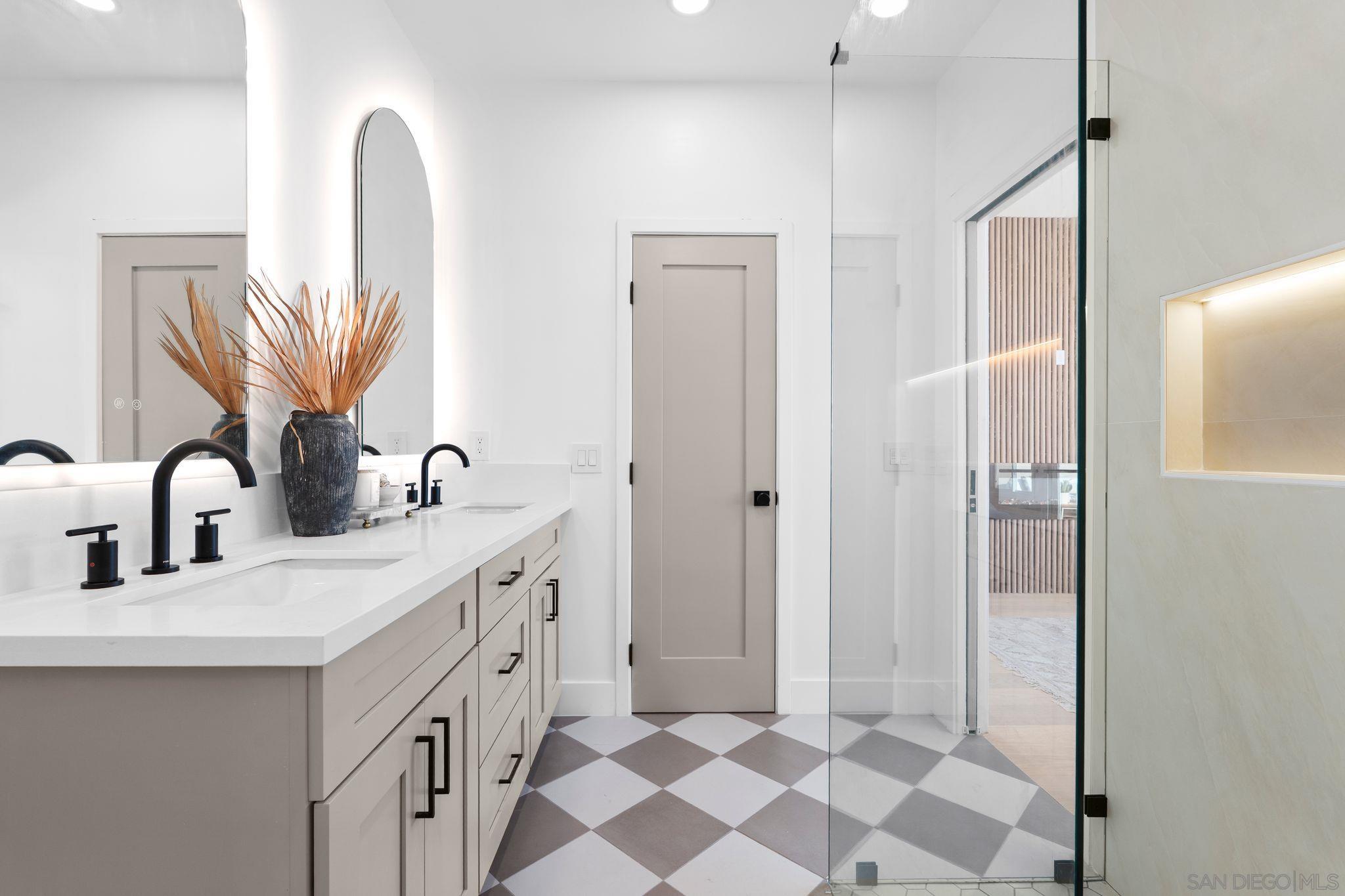 Detail Gallery Image 16 of 44 For 14740  Caminito Porta Delgada, Del Mar,  CA 92014 - 5 Beds | 4/1 Baths