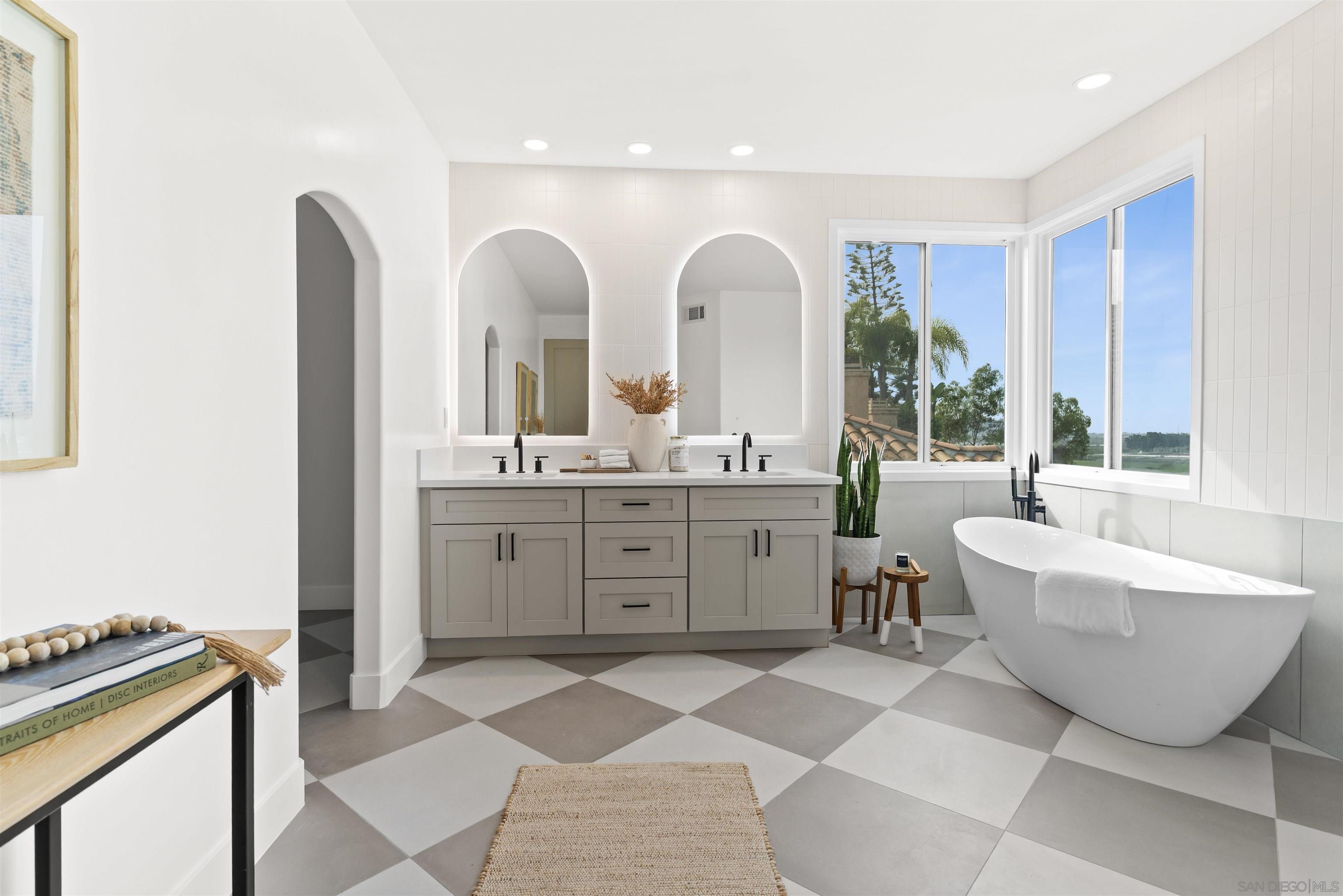 Detail Gallery Image 5 of 44 For 14740  Caminito Porta Delgada, Del Mar,  CA 92014 - 5 Beds | 4/1 Baths