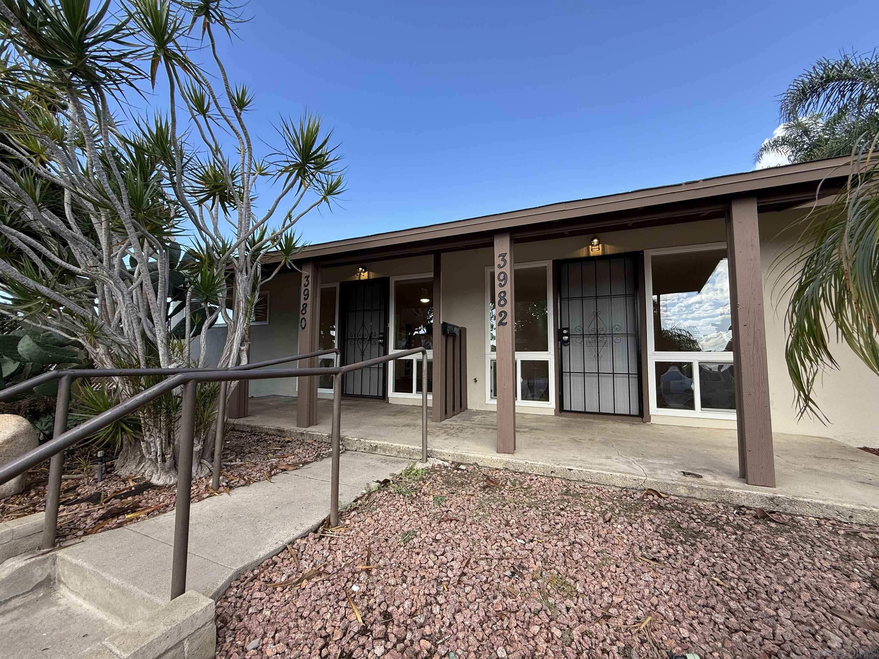 Front Image Thumbnail for SD250045345