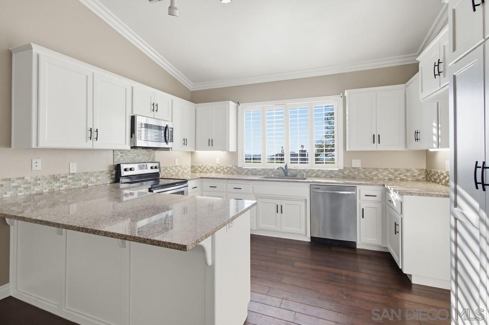 Detail Gallery Image 13 of 53 For 31503  Stardust Lane, Valley Center,  CA 92082 - 5 Beds | 3 Baths