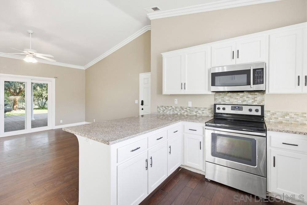 Detail Gallery Image 15 of 53 For 31503  Stardust Lane, Valley Center,  CA 92082 - 5 Beds | 3 Baths