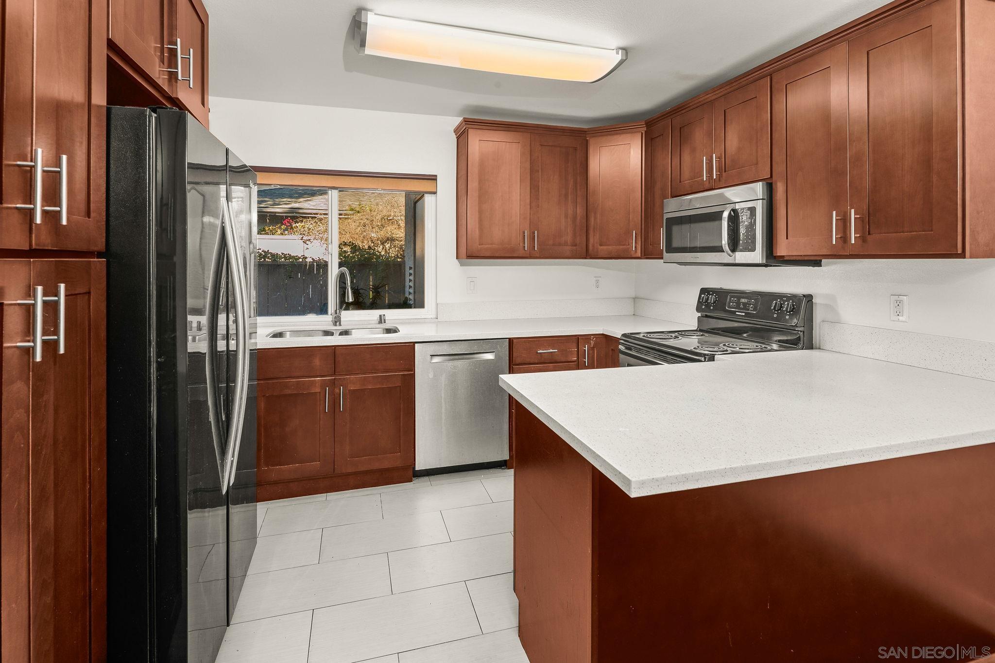 Front Image Thumbnail for SD250045348