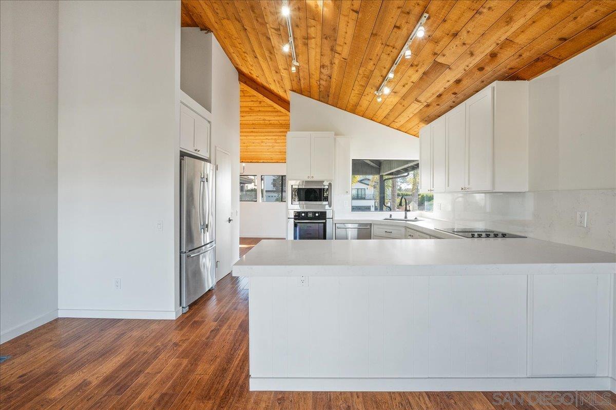 Detail Gallery Image 14 of 36 For 2032  Cordero Rd, Del Mar,  CA 92014 - 4 Beds | 3 Baths