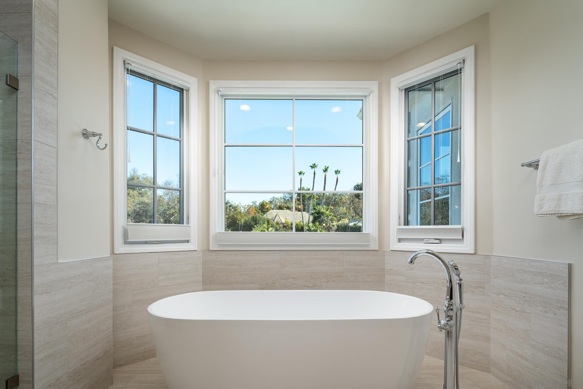 Detail Gallery Image 26 of 41 For 17323  Circa Del Sur, Rancho Santa Fe,  CA 92067 - 4 Beds | 4/1 Baths