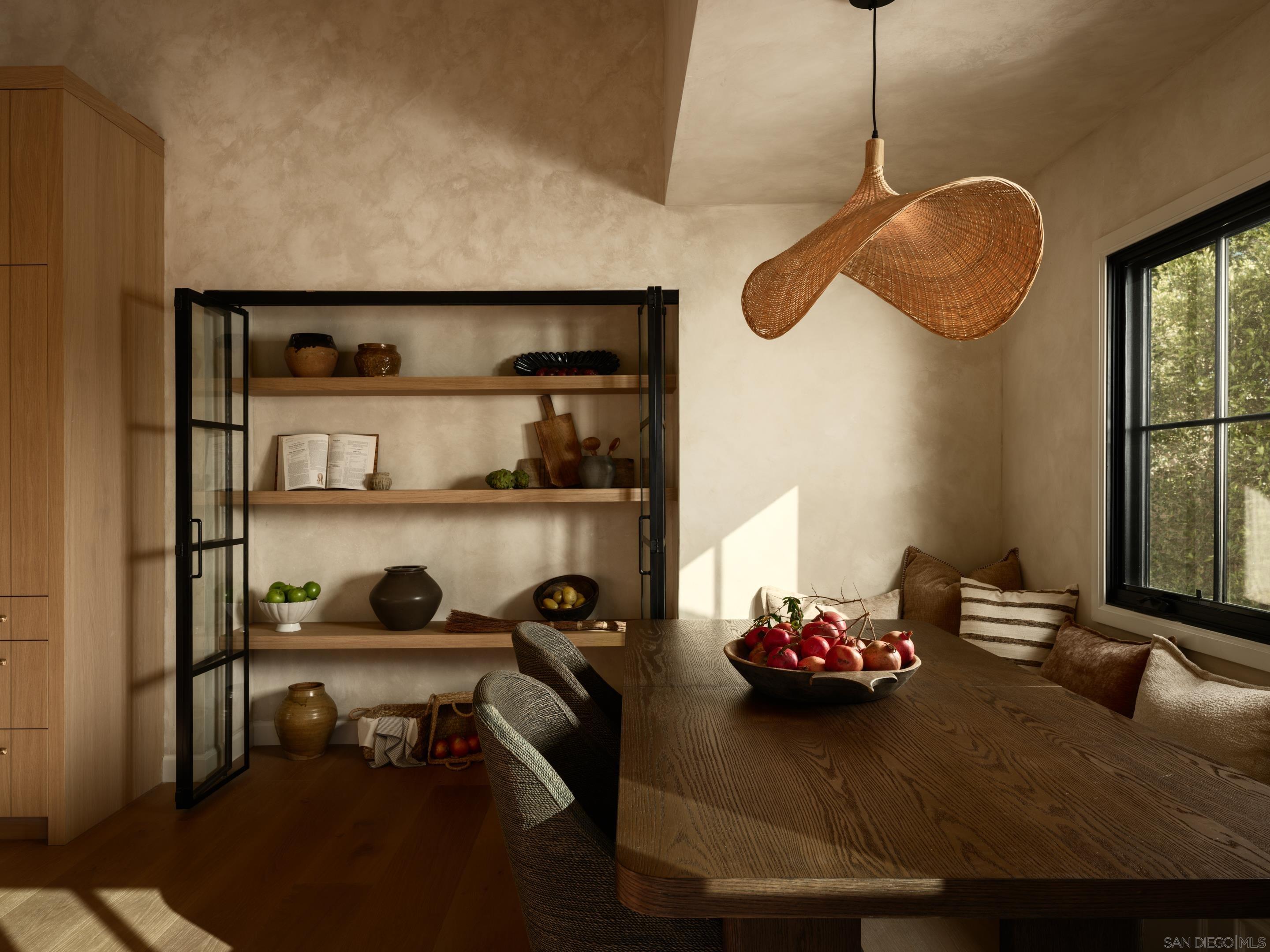 Detail Gallery Image 12 of 61 For 8901  Nottingham Place, La Jolla,  CA 92037 - 5 Beds | 5/1 Baths