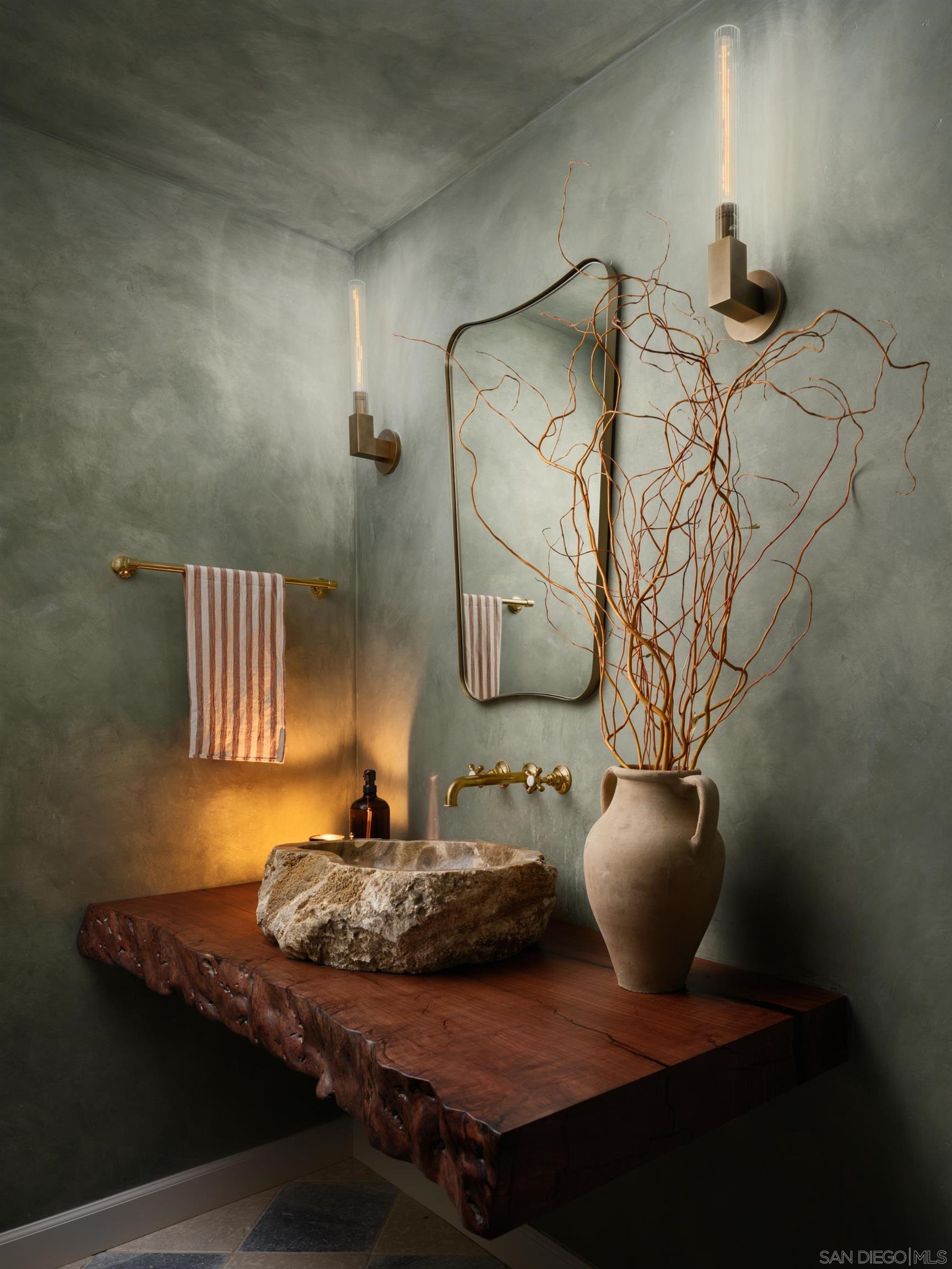 Detail Gallery Image 15 of 61 For 8901  Nottingham Place, La Jolla,  CA 92037 - 5 Beds | 5/1 Baths