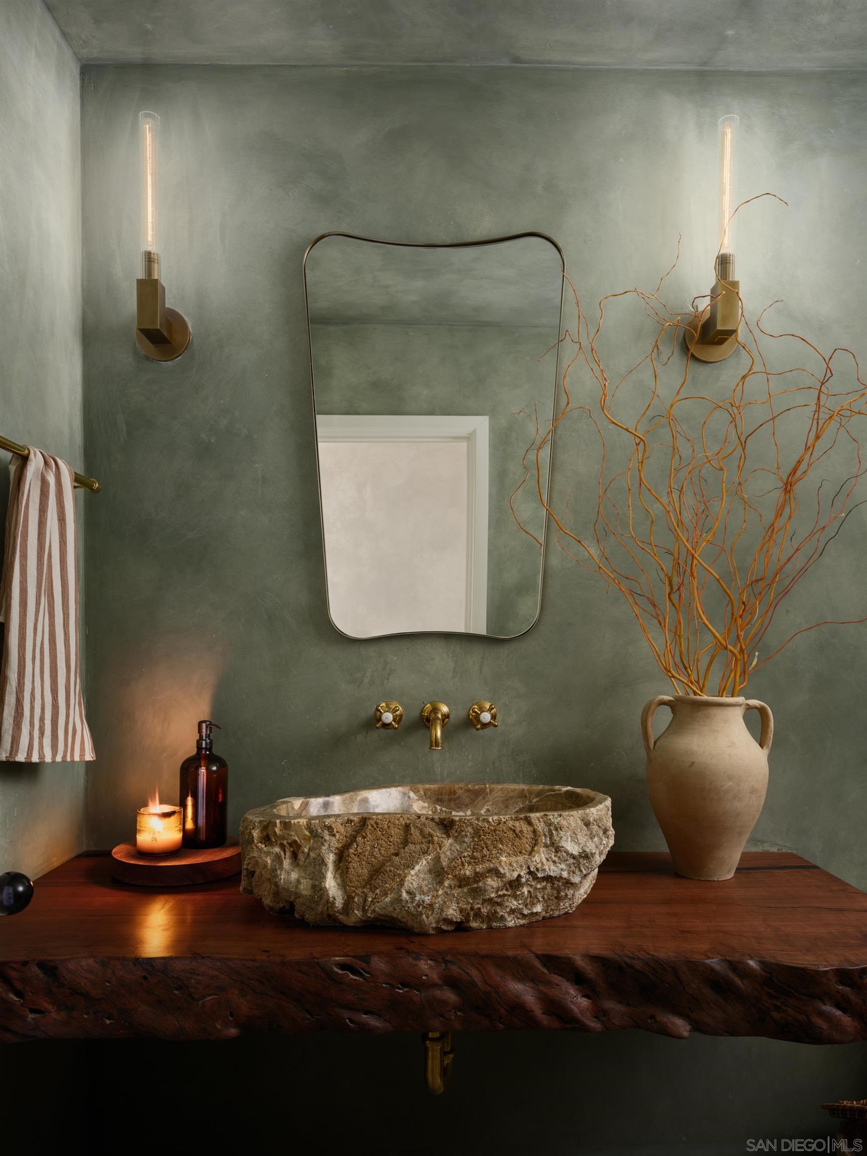 Detail Gallery Image 16 of 61 For 8901  Nottingham Place, La Jolla,  CA 92037 - 5 Beds | 5/1 Baths