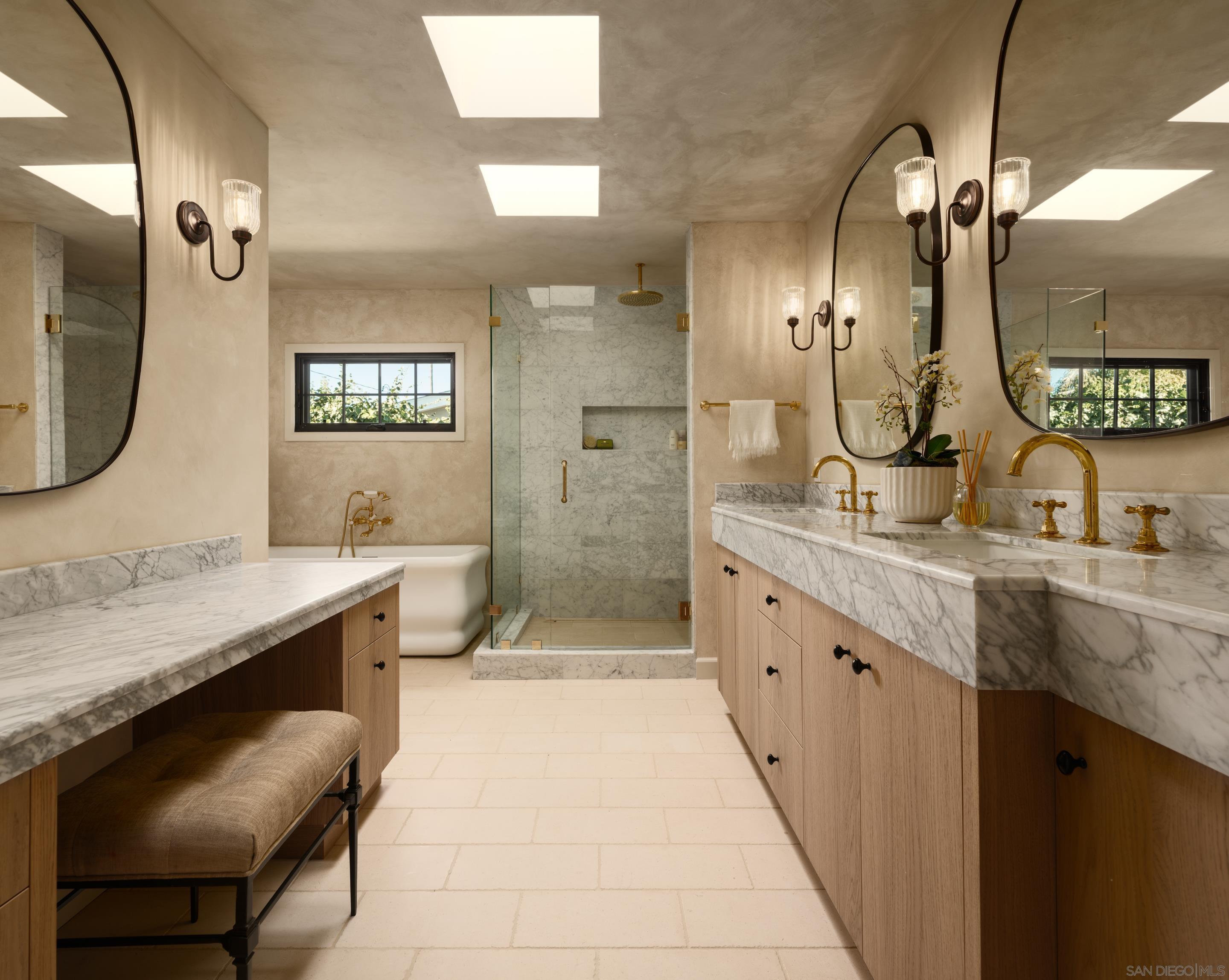 Detail Gallery Image 21 of 61 For 8901  Nottingham Place, La Jolla,  CA 92037 - 5 Beds | 5/1 Baths