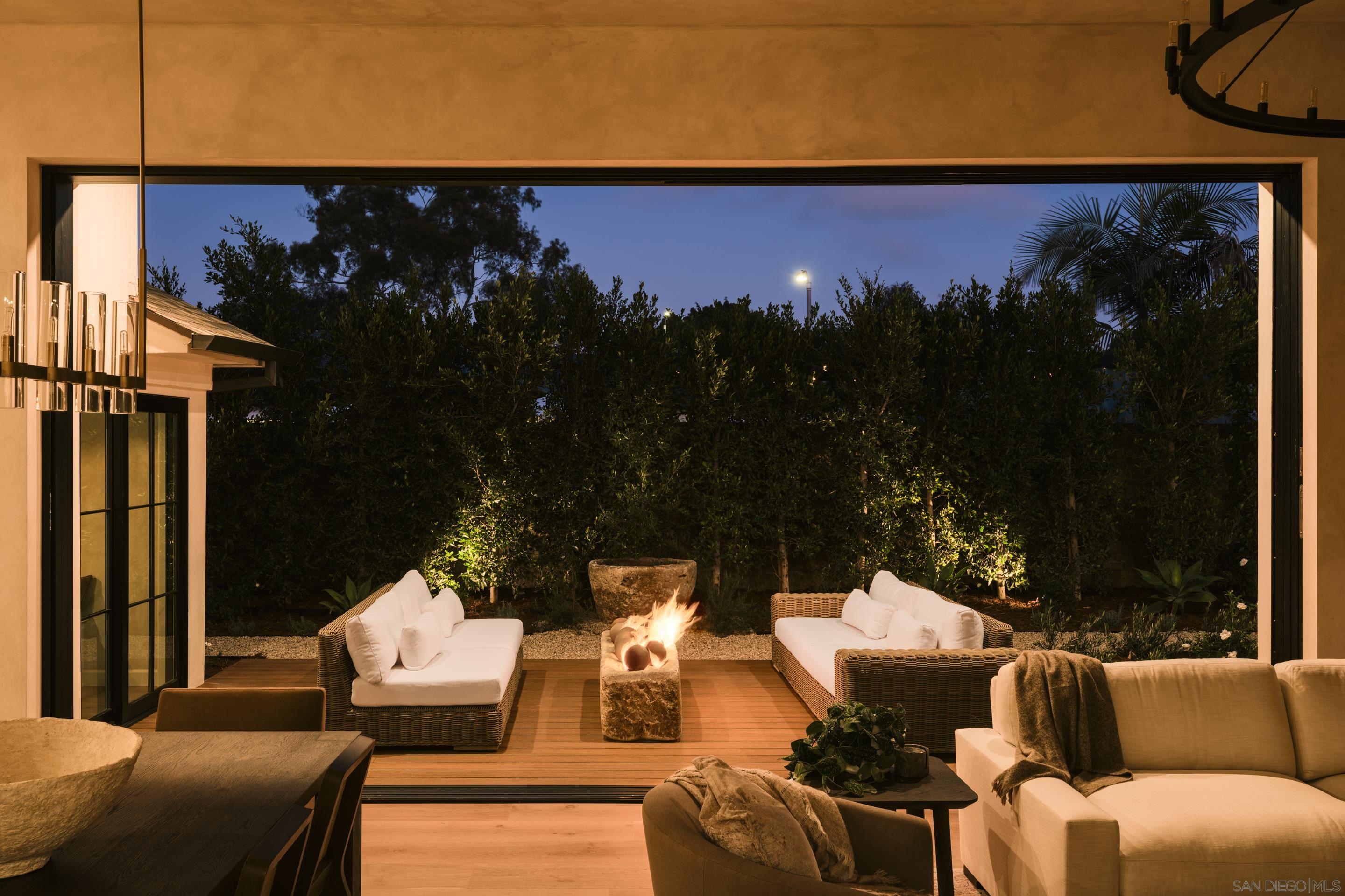 Detail Gallery Image 33 of 61 For 8901  Nottingham Place, La Jolla,  CA 92037 - 5 Beds | 5/1 Baths