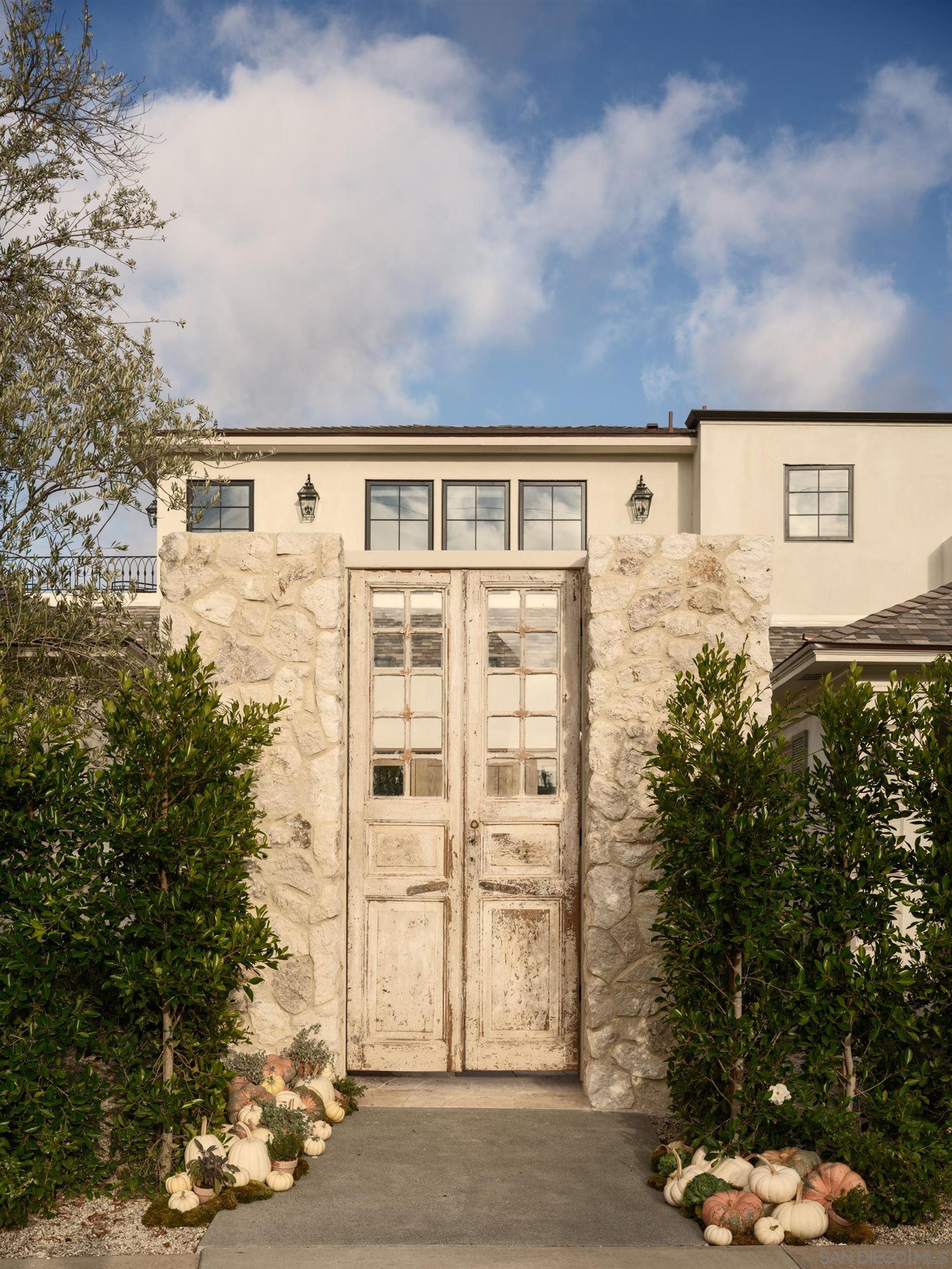 Detail Gallery Image 50 of 61 For 8901  Nottingham Place, La Jolla,  CA 92037 - 5 Beds | 5/1 Baths