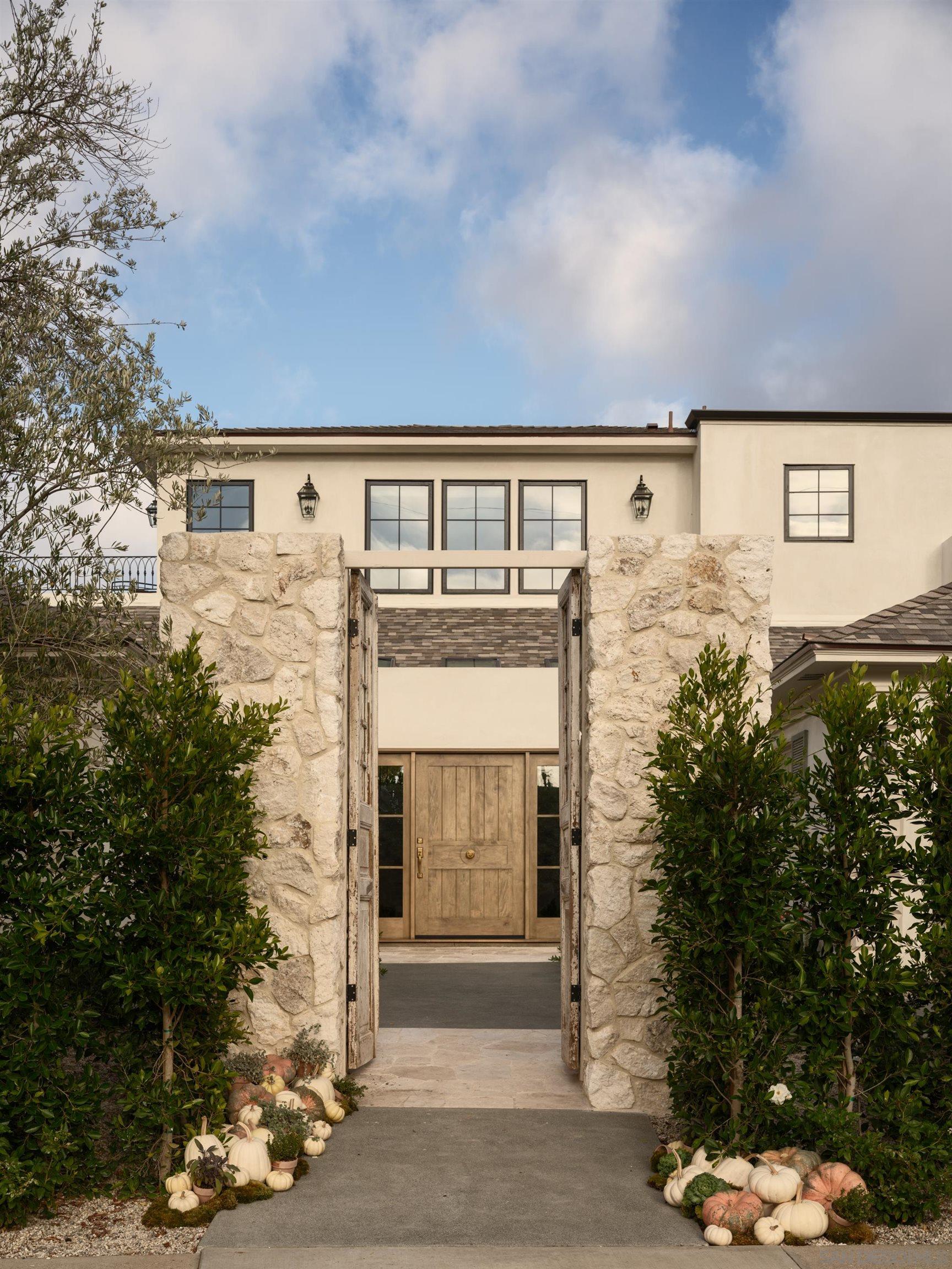 Detail Gallery Image 51 of 61 For 8901  Nottingham Place, La Jolla,  CA 92037 - 5 Beds | 5/1 Baths