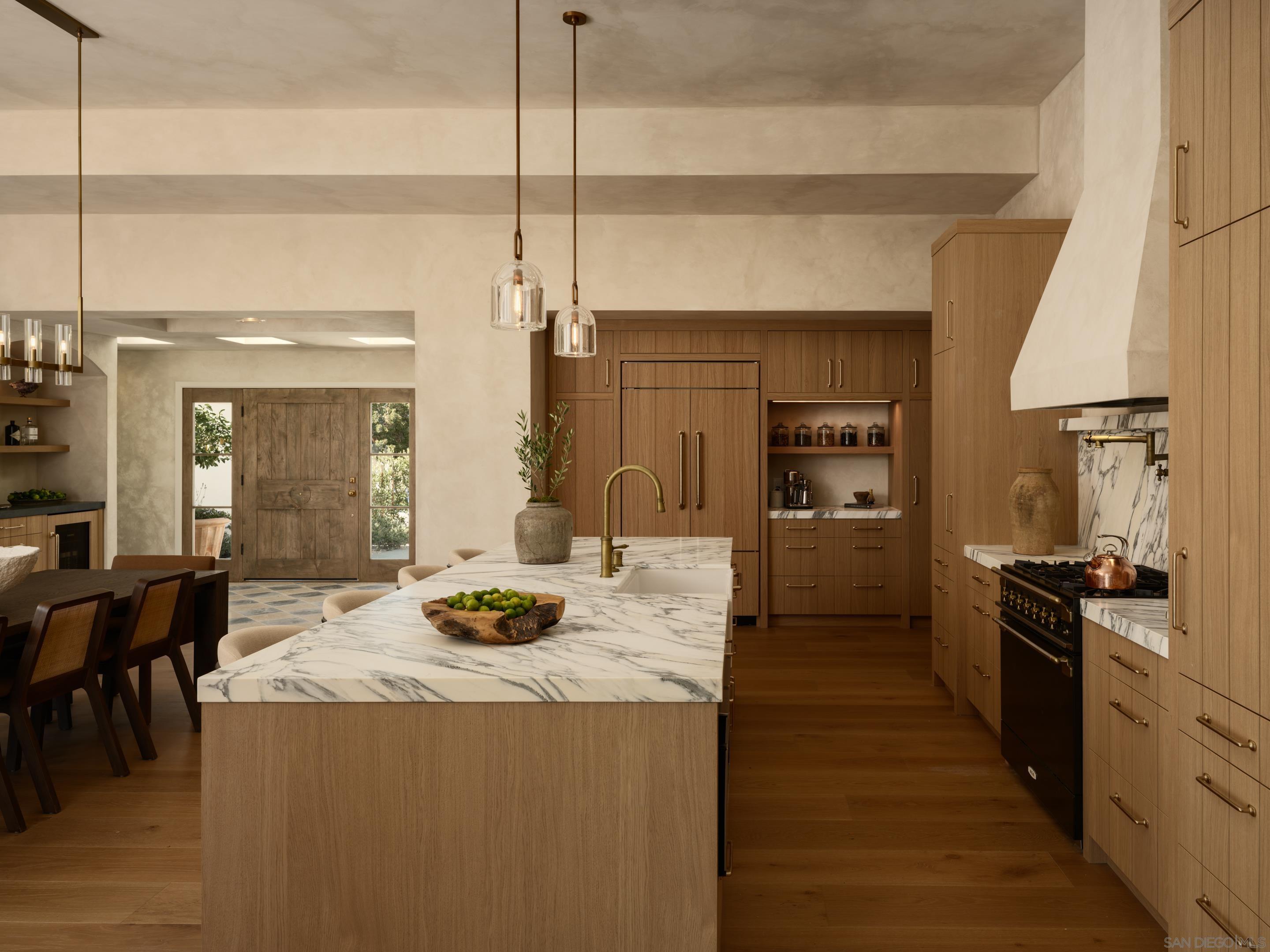 Detail Gallery Image 8 of 61 For 8901  Nottingham Place, La Jolla,  CA 92037 - 5 Beds | 5/1 Baths