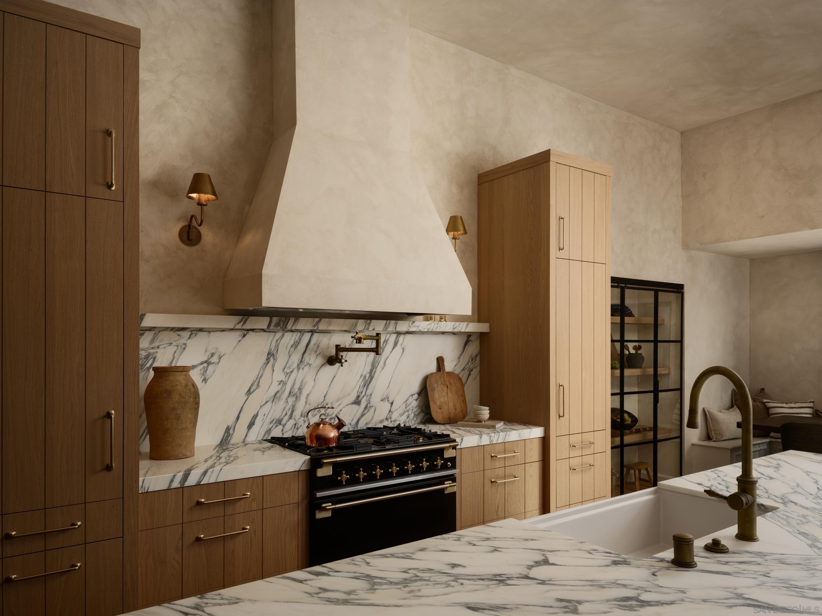 Detail Gallery Image 10 of 61 For 8901  Nottingham Place, La Jolla,  CA 92037 - 5 Beds | 5/1 Baths