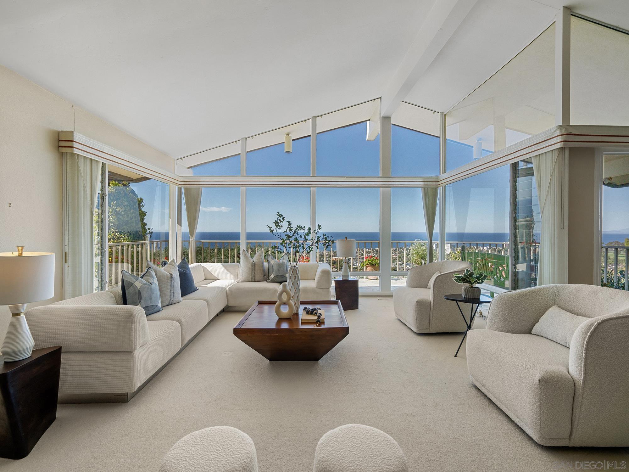 Detail Gallery Image 2 of 45 For 6424  El Camino Del Teatro, La Jolla,  CA 92037 - 4 Beds | 3 Baths