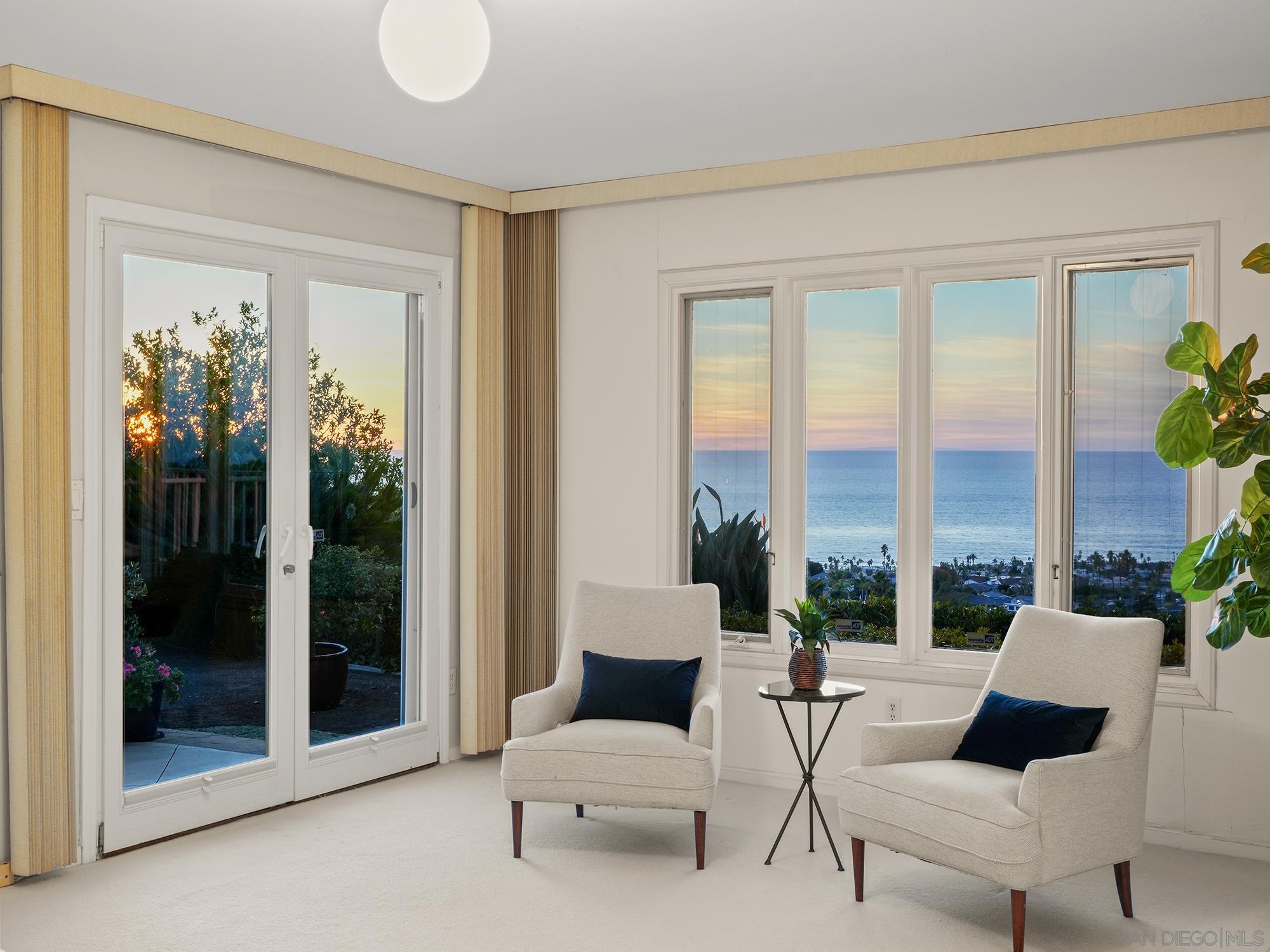 Detail Gallery Image 12 of 45 For 6424  El Camino Del Teatro, La Jolla,  CA 92037 - 4 Beds | 3 Baths