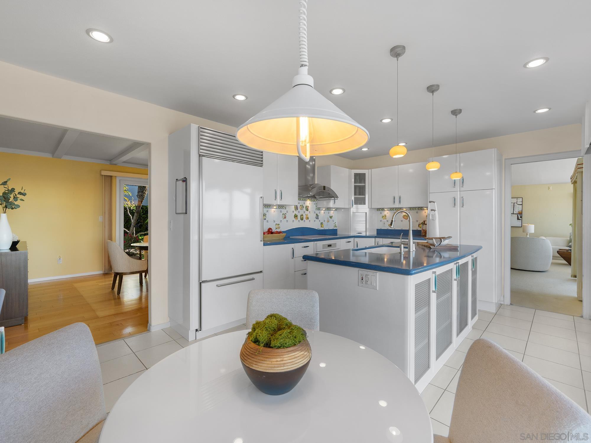 Detail Gallery Image 17 of 45 For 6424  El Camino Del Teatro, La Jolla,  CA 92037 - 4 Beds | 3 Baths