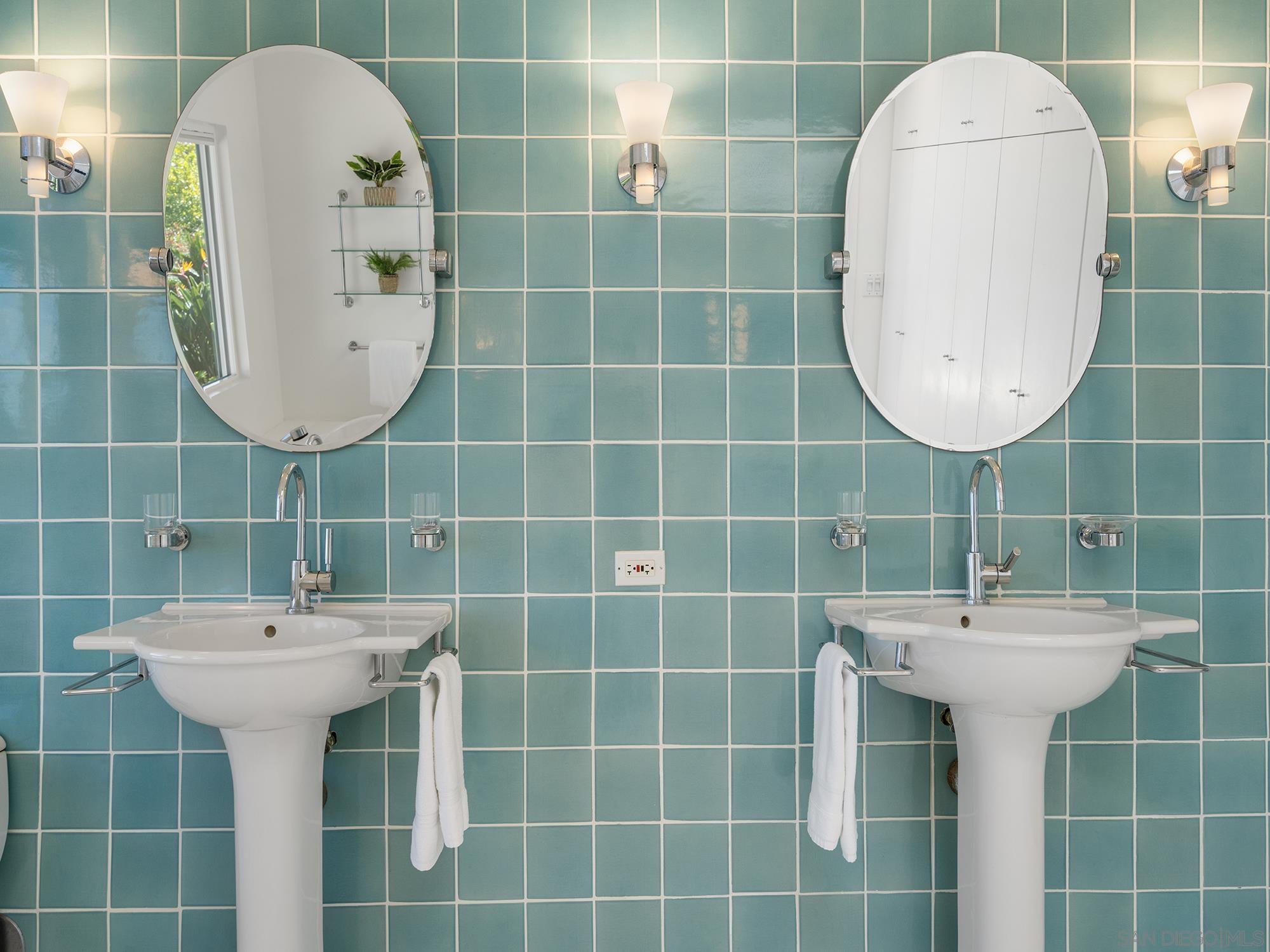 Detail Gallery Image 26 of 45 For 6424  El Camino Del Teatro, La Jolla,  CA 92037 - 4 Beds | 3 Baths