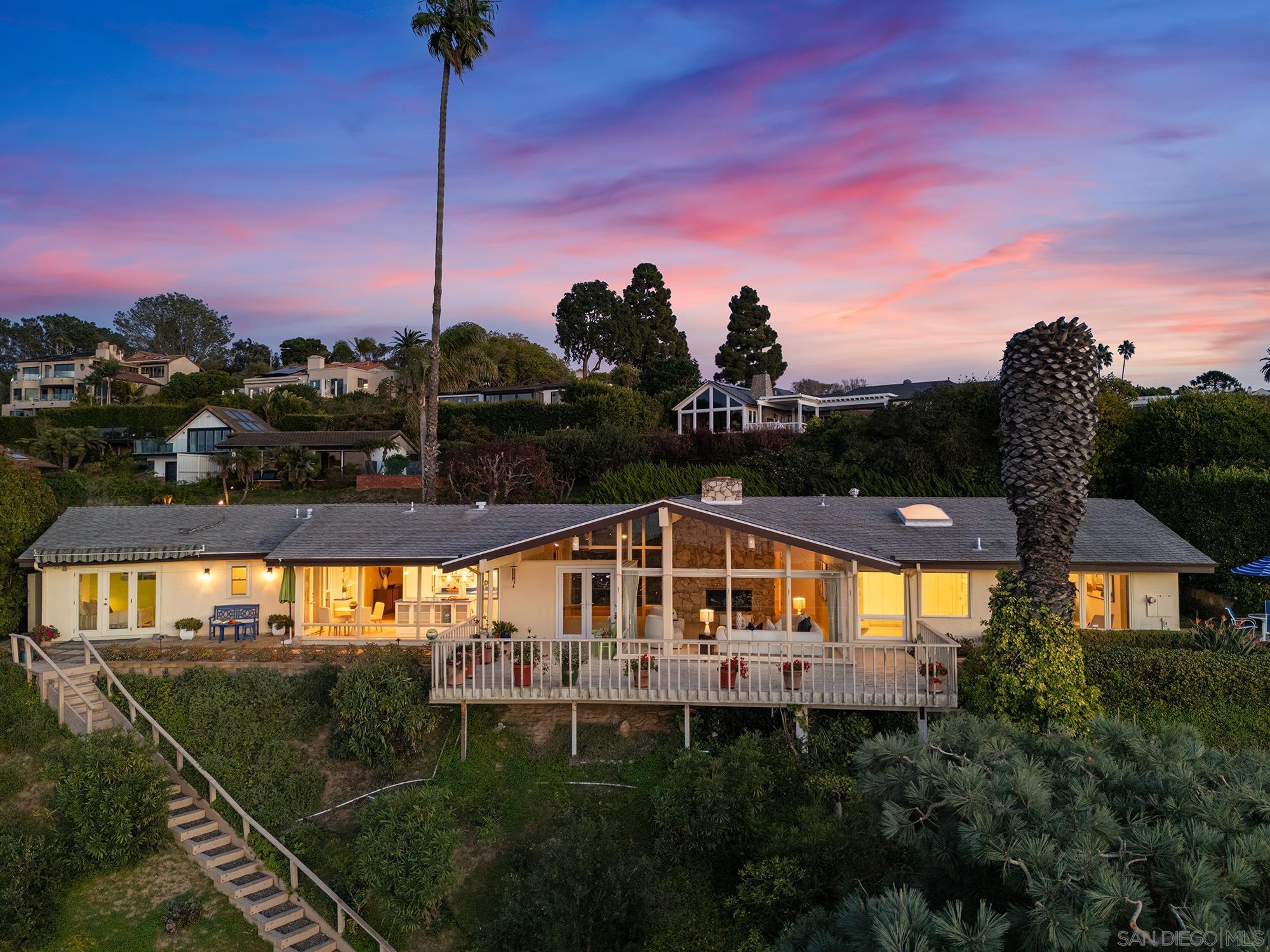 Detail Gallery Image 4 of 45 For 6424  El Camino Del Teatro, La Jolla,  CA 92037 - 4 Beds | 3 Baths