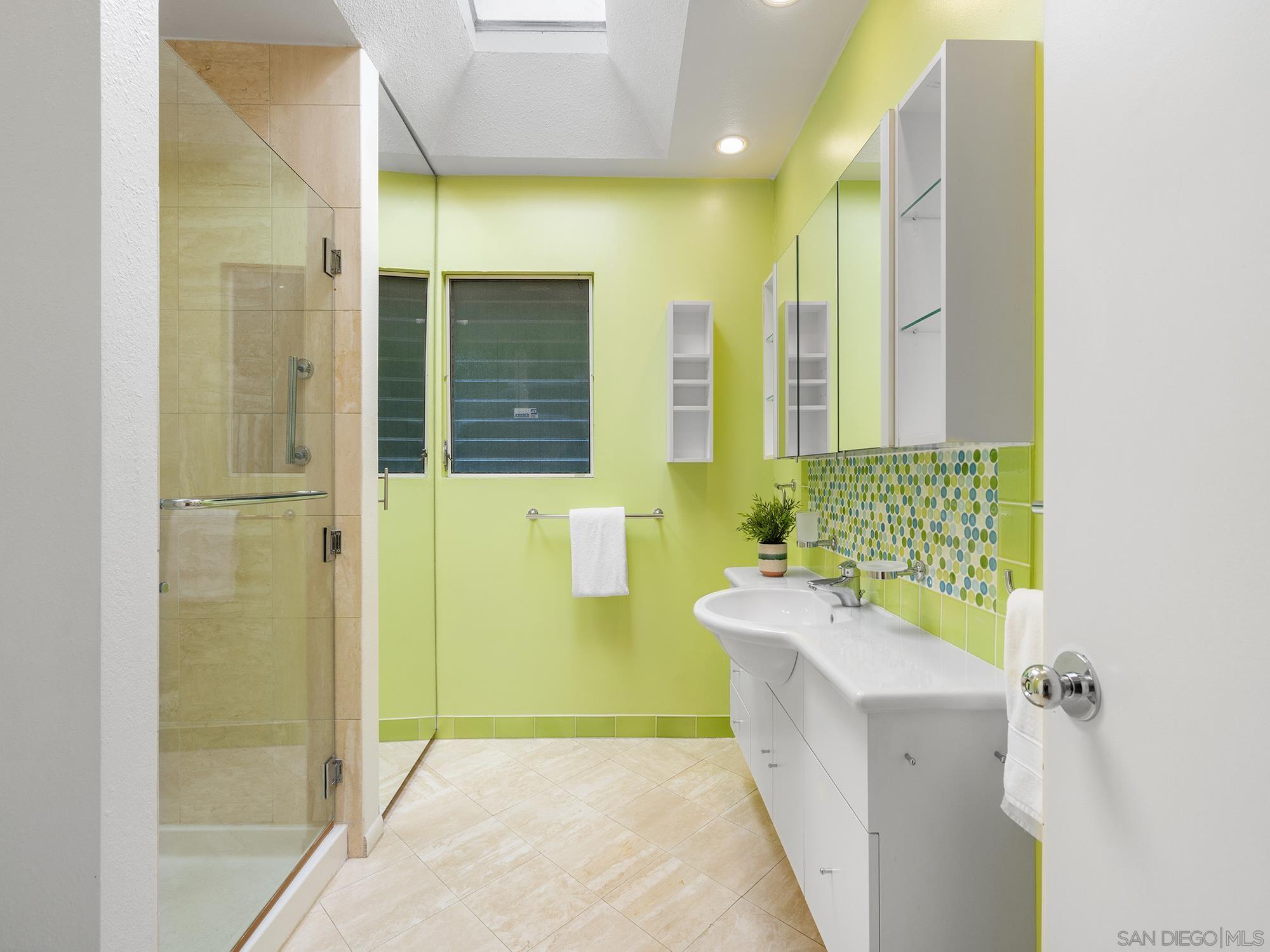 Detail Gallery Image 30 of 45 For 6424  El Camino Del Teatro, La Jolla,  CA 92037 - 4 Beds | 3 Baths