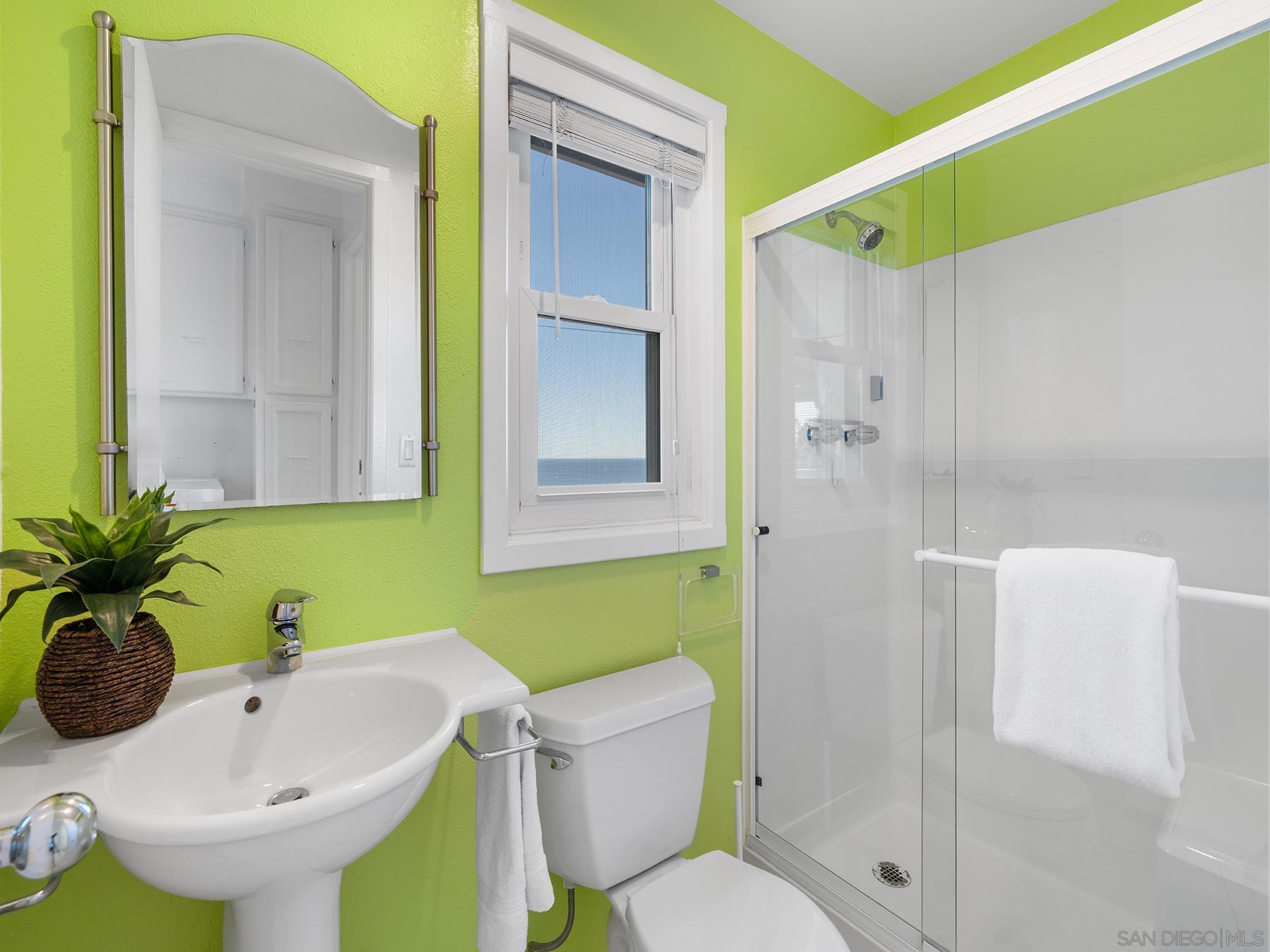 Detail Gallery Image 31 of 45 For 6424  El Camino Del Teatro, La Jolla,  CA 92037 - 4 Beds | 3 Baths