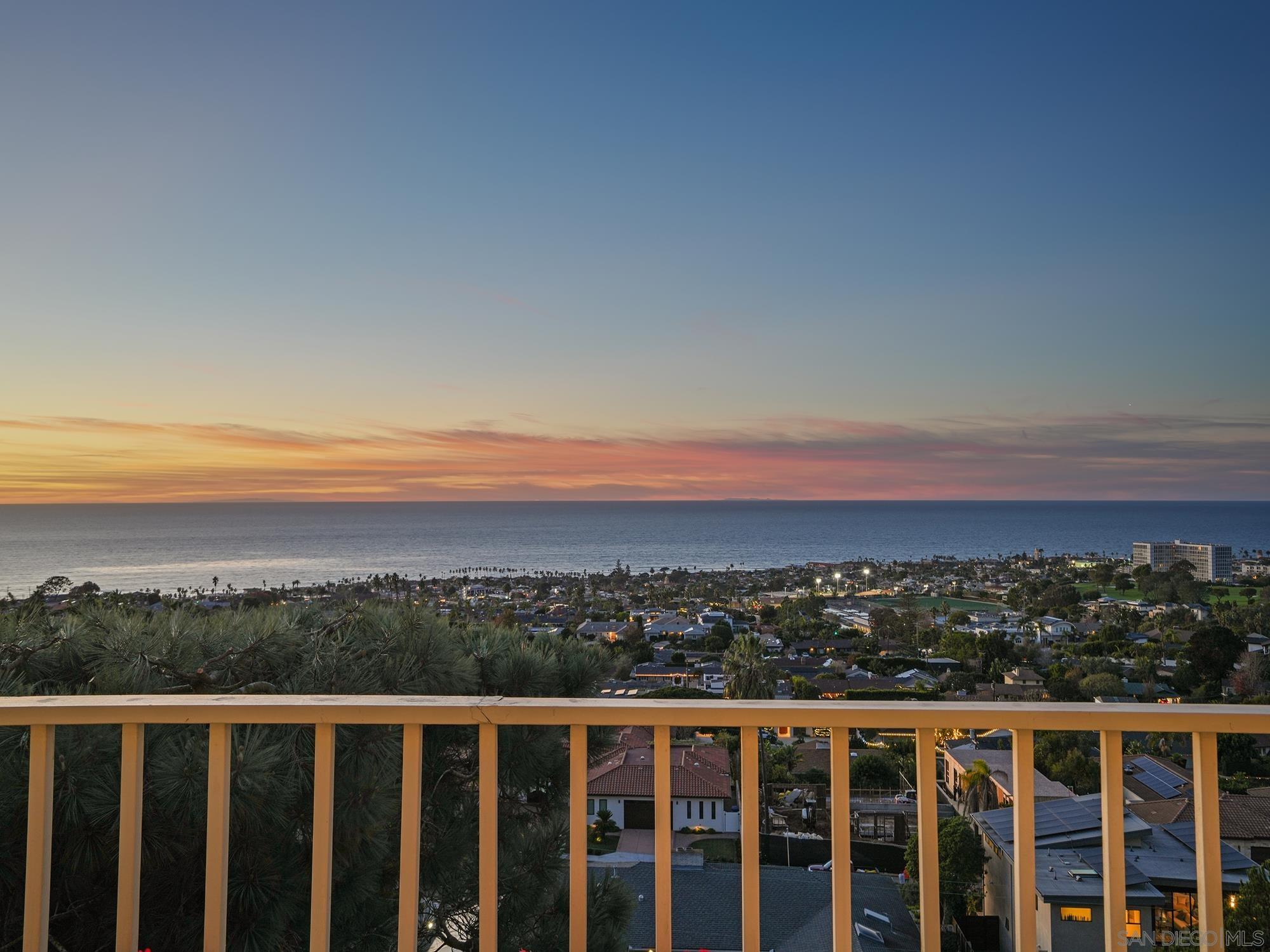 Detail Gallery Image 34 of 45 For 6424  El Camino Del Teatro, La Jolla,  CA 92037 - 4 Beds | 3 Baths