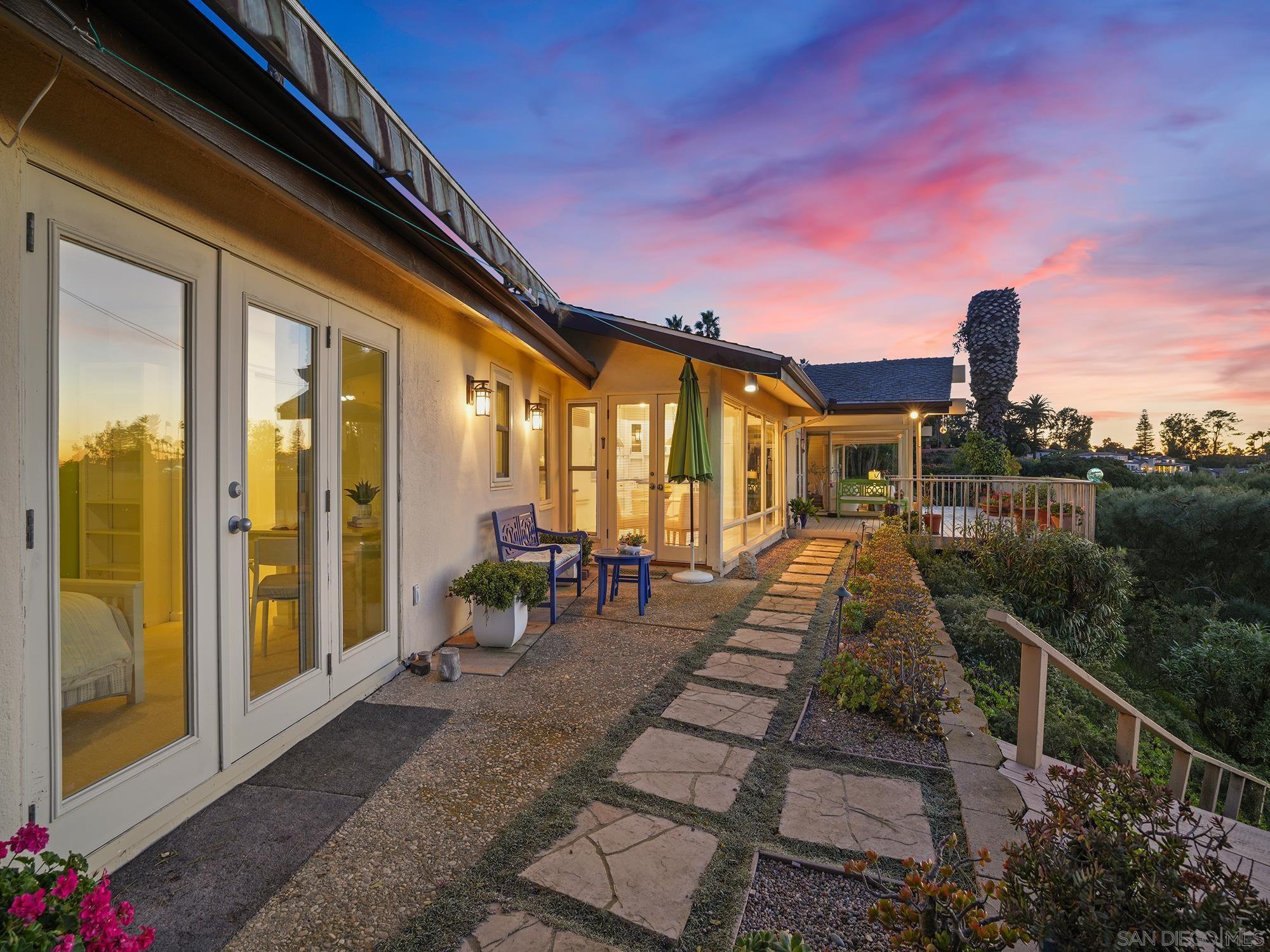 Detail Gallery Image 38 of 45 For 6424  El Camino Del Teatro, La Jolla,  CA 92037 - 4 Beds | 3 Baths