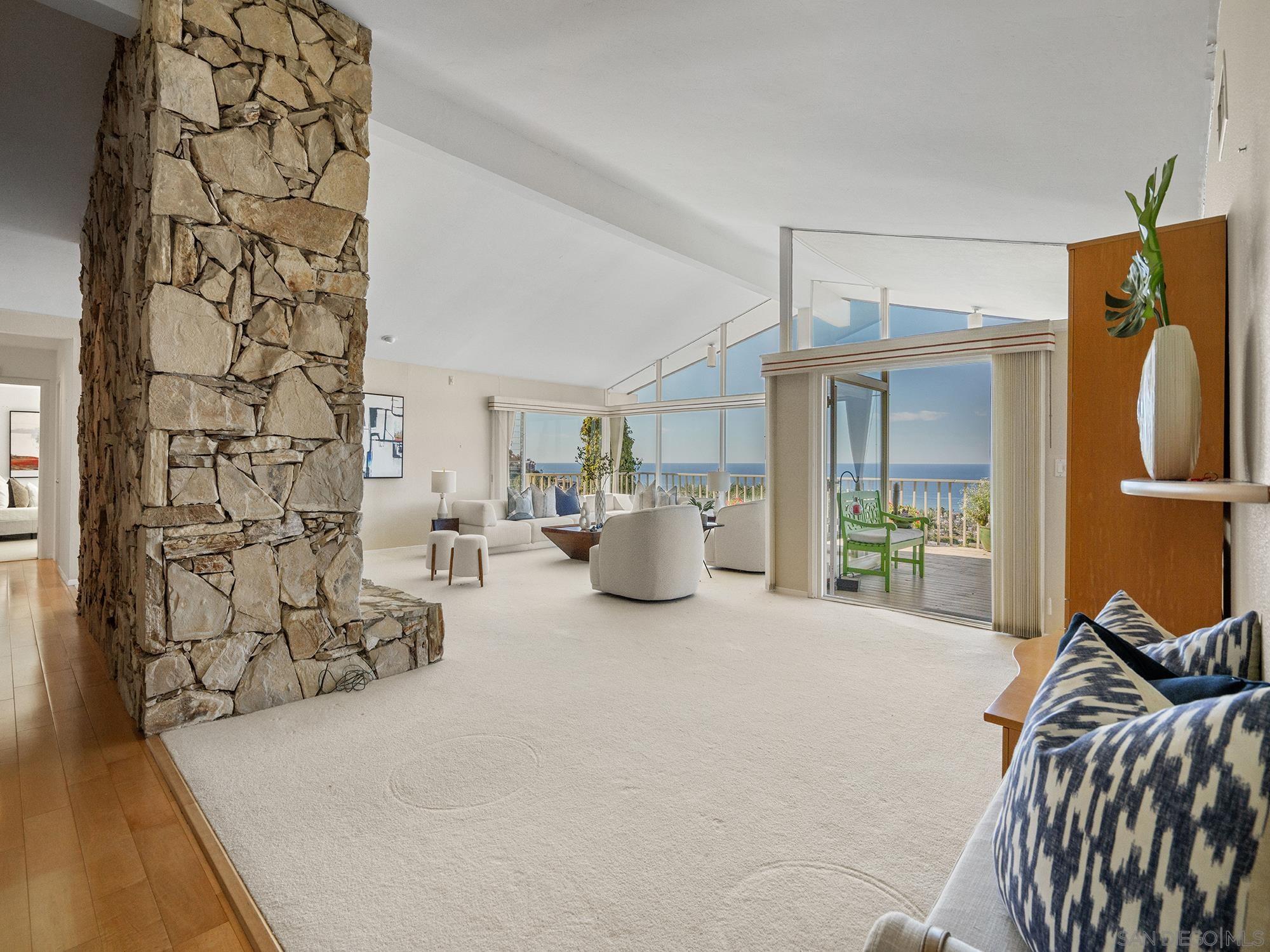 Detail Gallery Image 5 of 45 For 6424  El Camino Del Teatro, La Jolla,  CA 92037 - 4 Beds | 3 Baths