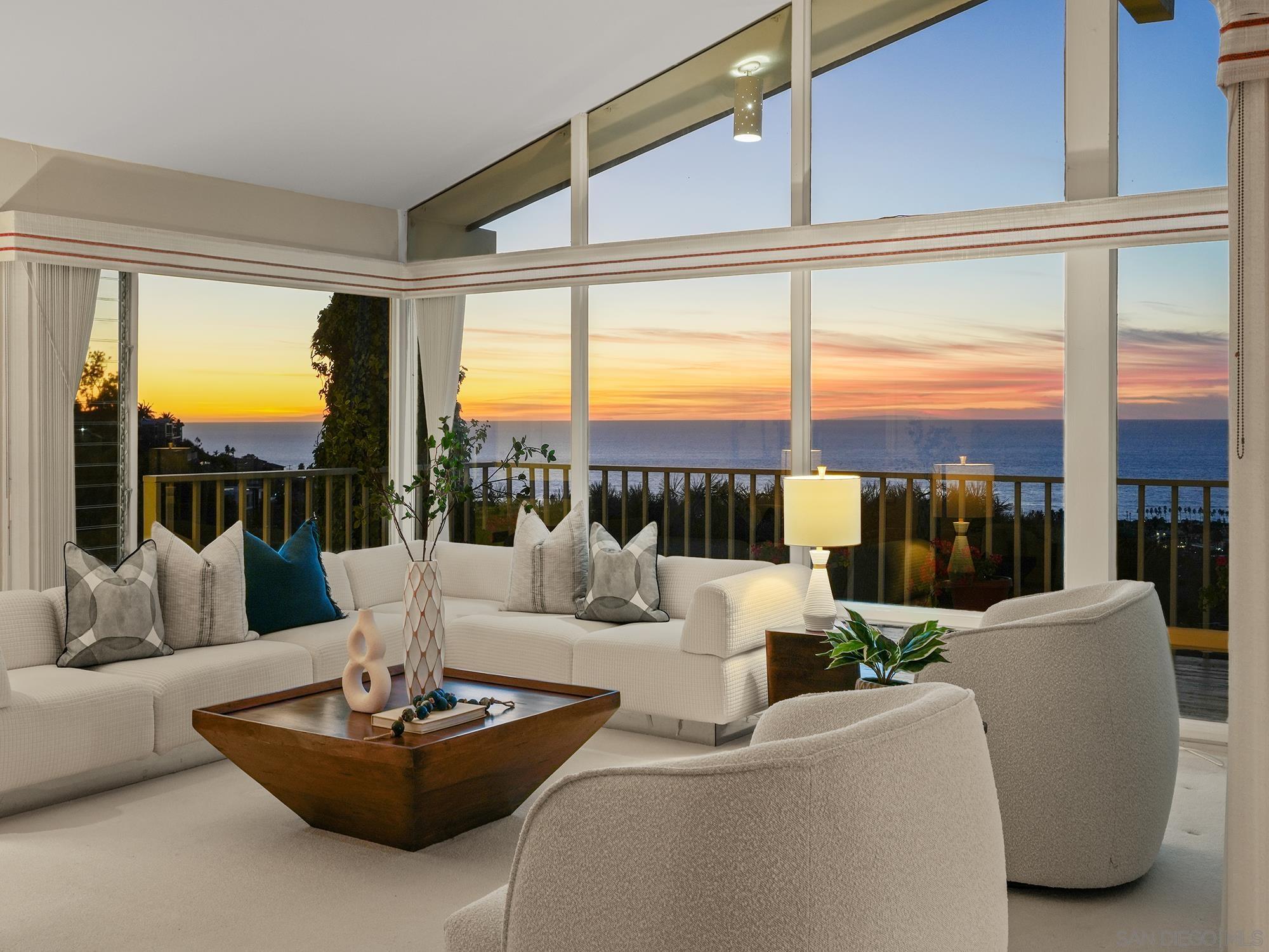 Detail Gallery Image 6 of 45 For 6424  El Camino Del Teatro, La Jolla,  CA 92037 - 4 Beds | 3 Baths