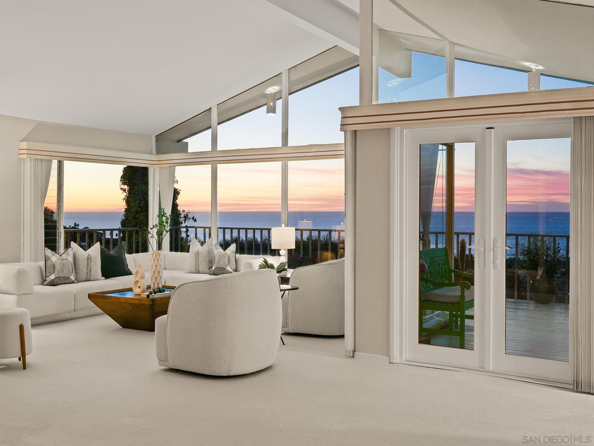 Detail Gallery Image 7 of 45 For 6424  El Camino Del Teatro, La Jolla,  CA 92037 - 4 Beds | 3 Baths