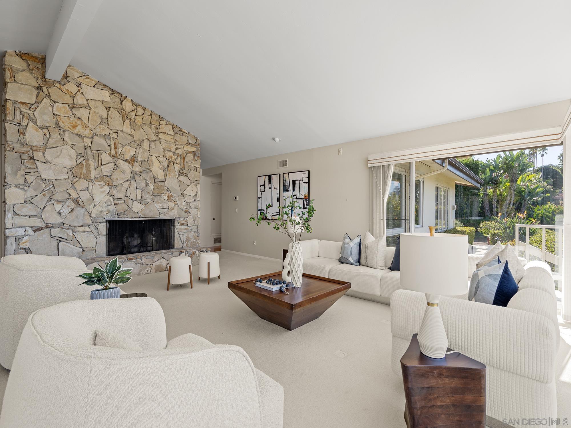 Detail Gallery Image 8 of 45 For 6424  El Camino Del Teatro, La Jolla,  CA 92037 - 4 Beds | 3 Baths