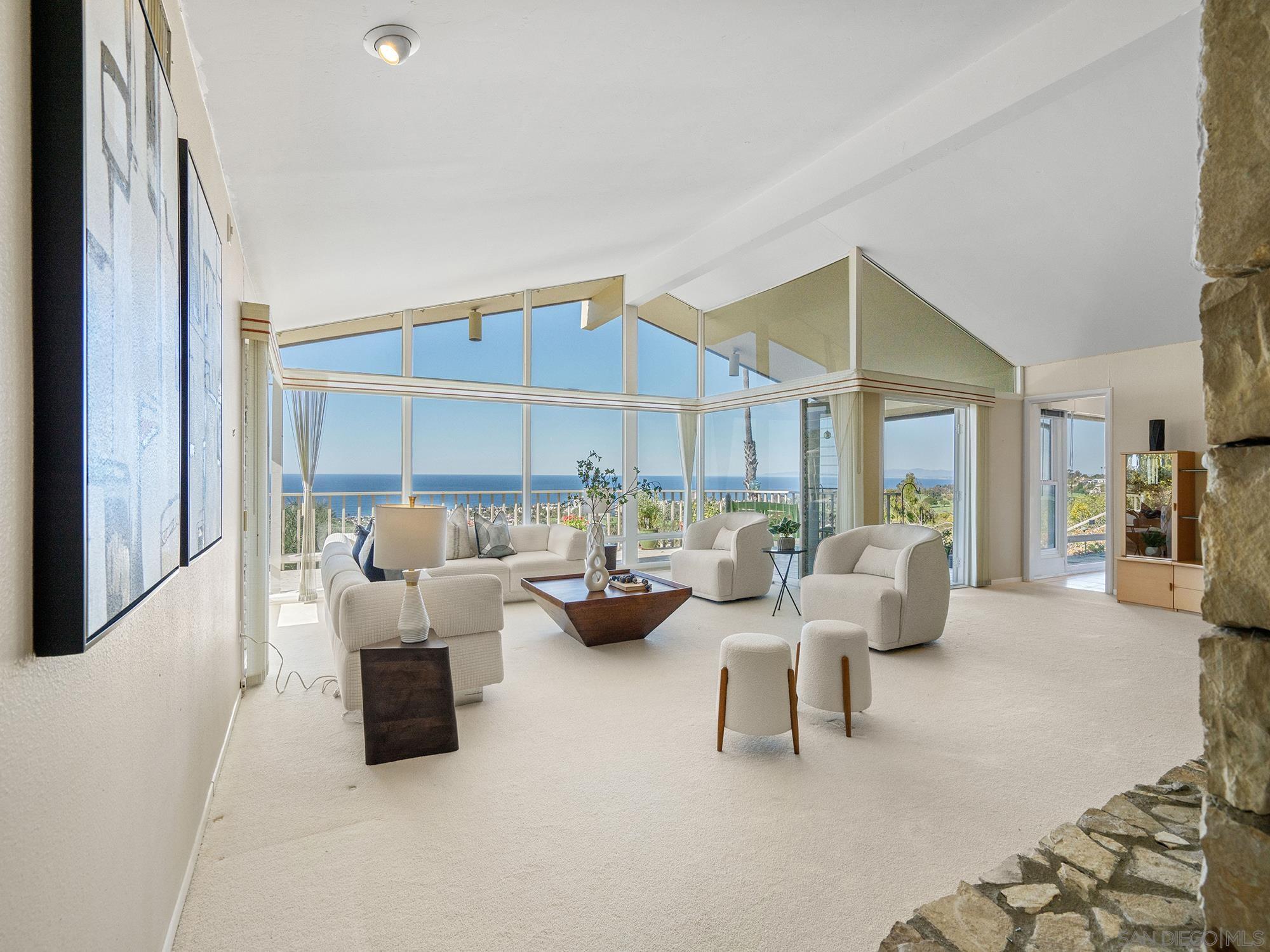 Detail Gallery Image 9 of 45 For 6424  El Camino Del Teatro, La Jolla,  CA 92037 - 4 Beds | 3 Baths