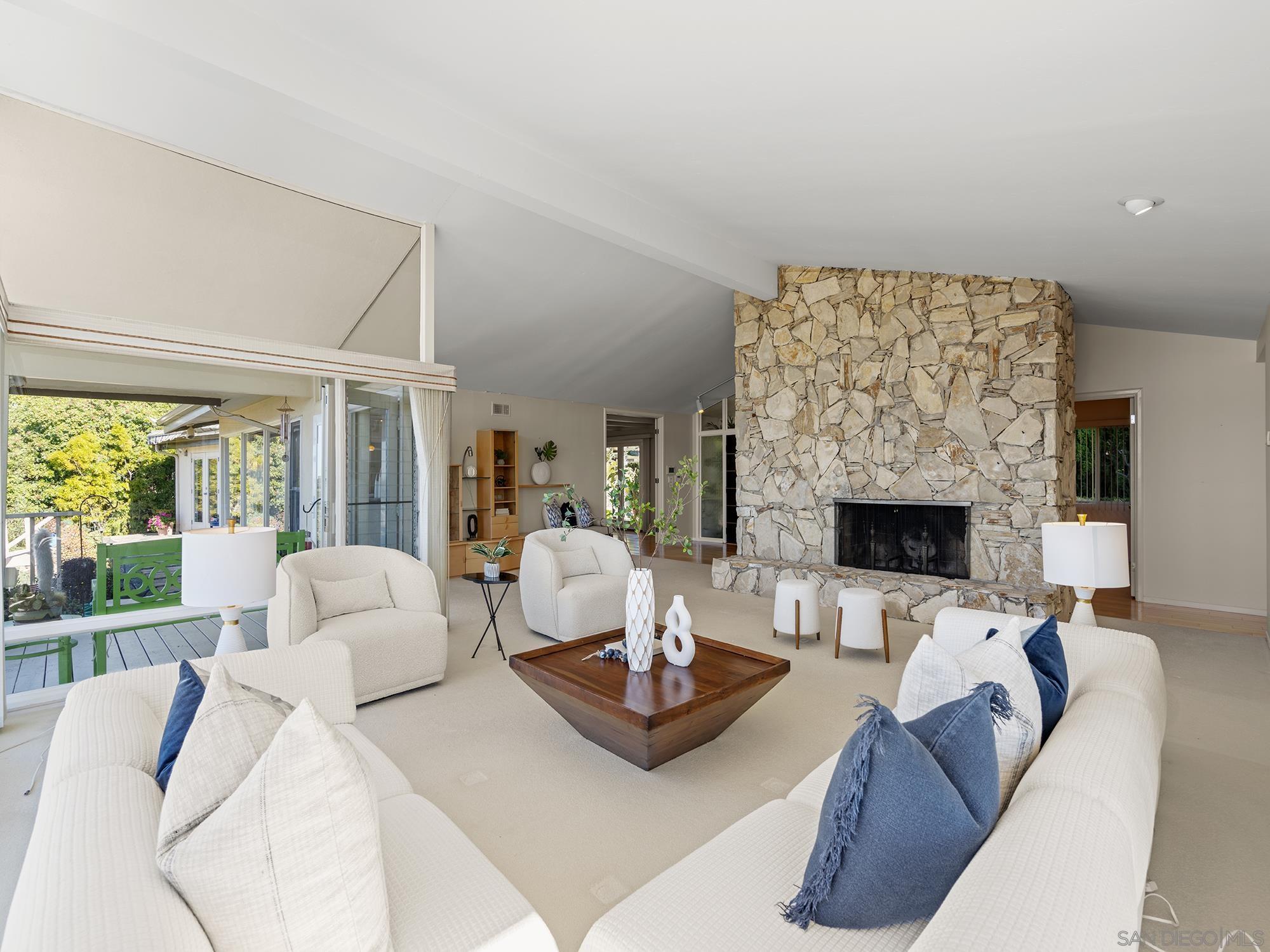 Detail Gallery Image 10 of 45 For 6424  El Camino Del Teatro, La Jolla,  CA 92037 - 4 Beds | 3 Baths