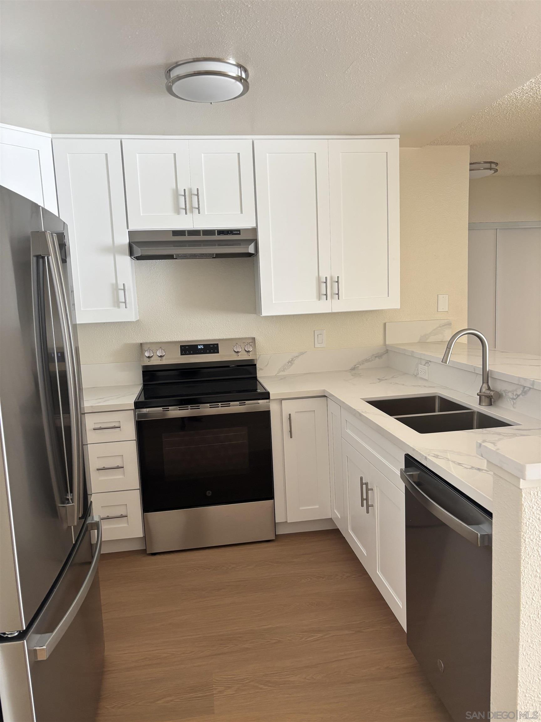 Detail Gallery Image 4 of 7 For 6255  Rancho Mission Rd.  102, San Diego,  CA 92108 - 1 Beds | 1 Baths