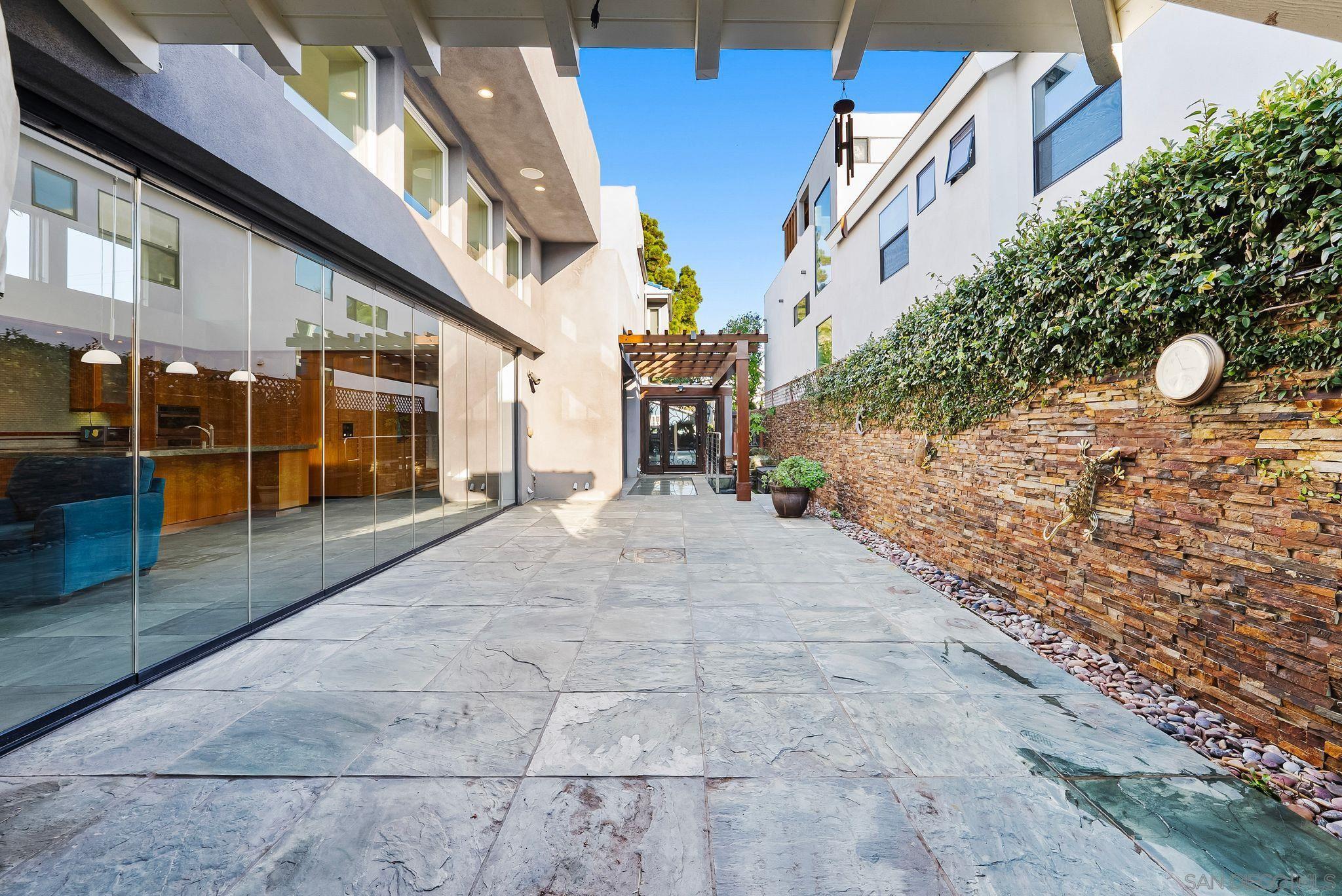 Detail Gallery Image 11 of 41 For 684  Margarita Ave, Coronado,  CA 92118 - 4 Beds | 4 Baths