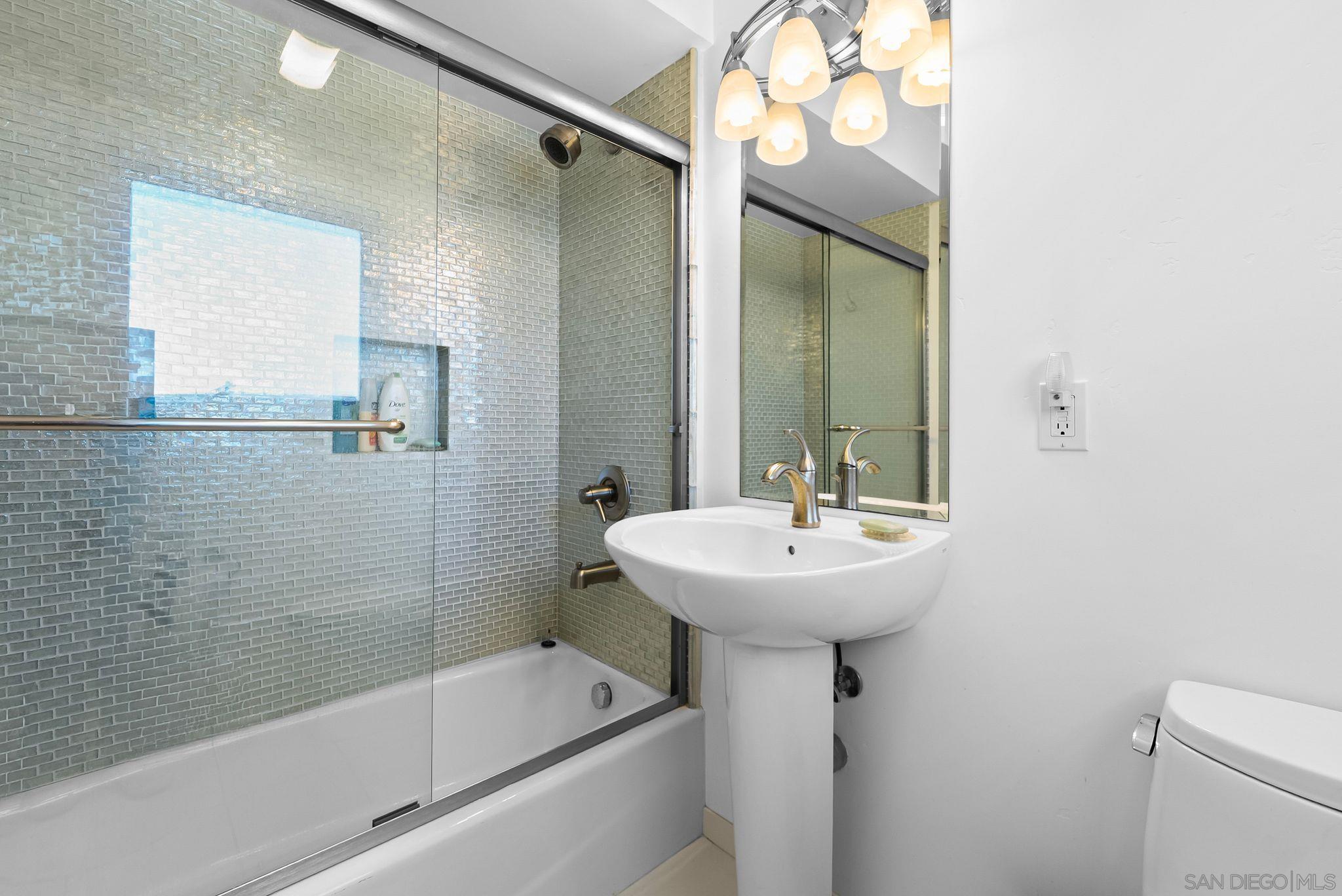 Detail Gallery Image 35 of 41 For 684  Margarita Ave, Coronado,  CA 92118 - 4 Beds | 4 Baths