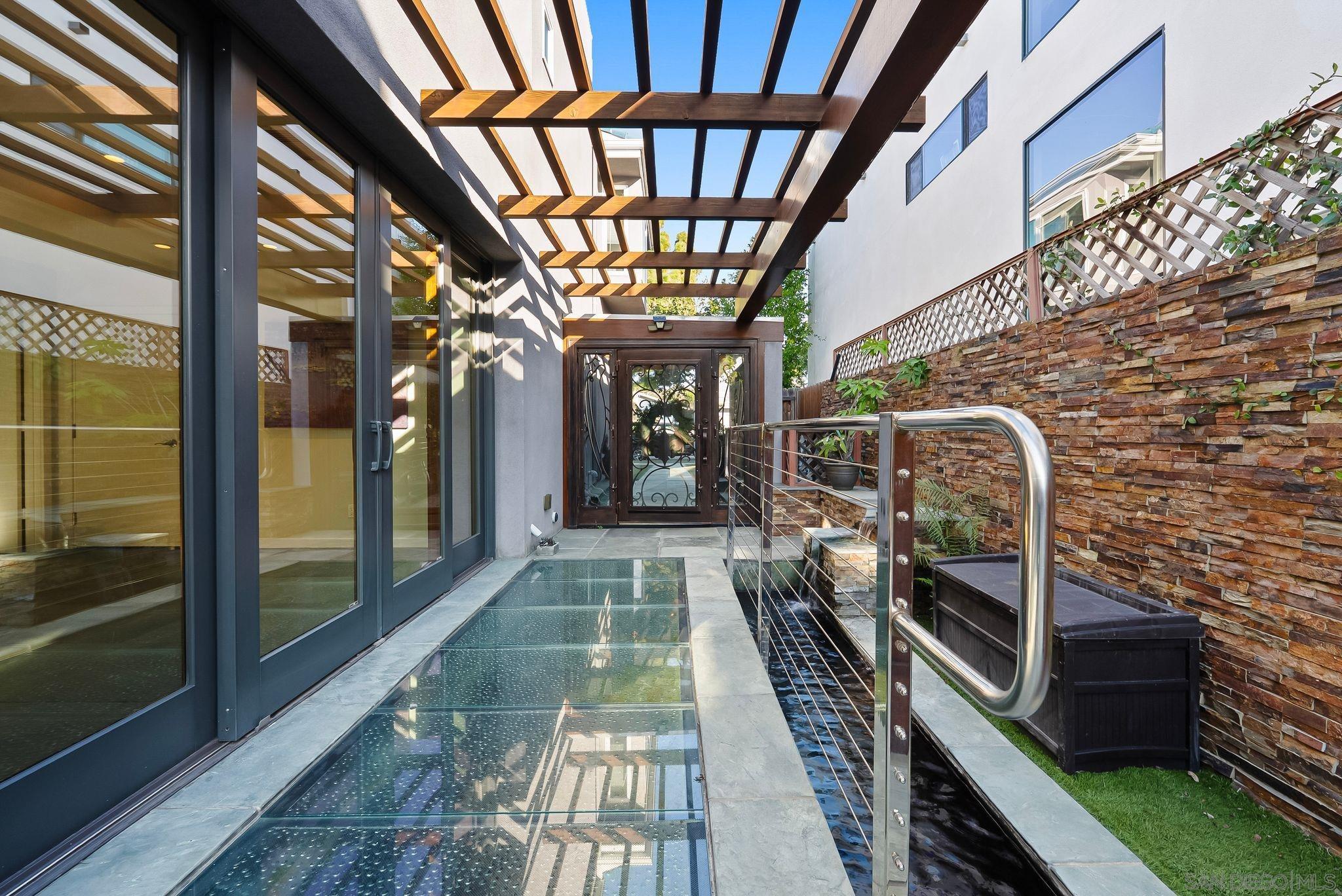 Detail Gallery Image 8 of 41 For 684  Margarita Ave, Coronado,  CA 92118 - 4 Beds | 4 Baths