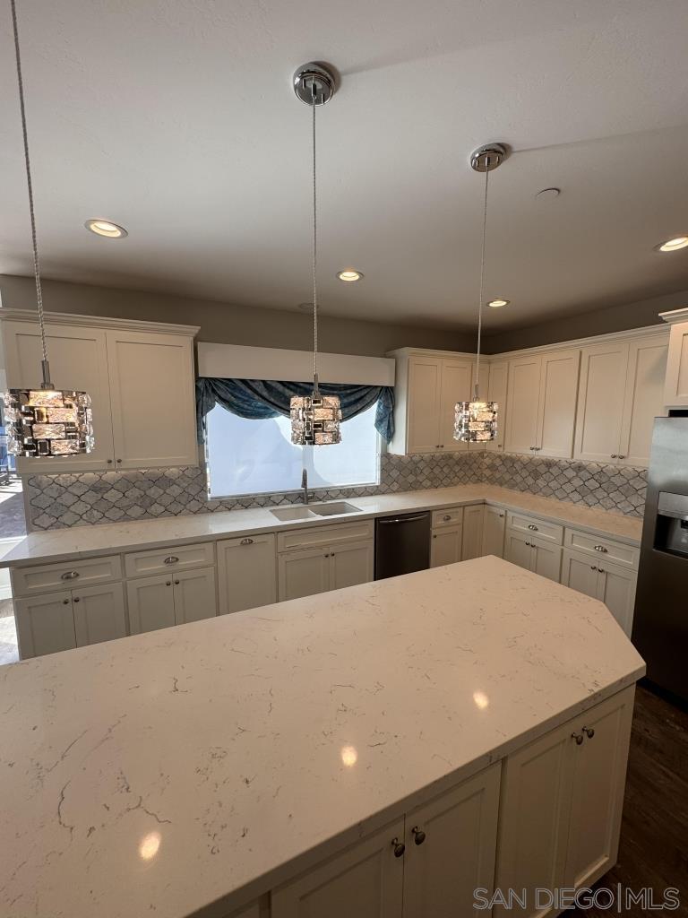 Detail Gallery Image 14 of 56 For 1838  El Jardin Ct, El Cajon,  CA 92020 - 4 Beds | 3/1 Baths