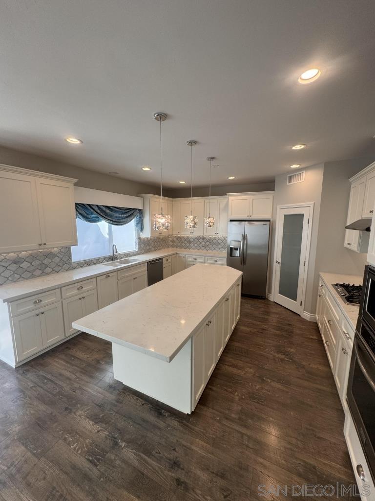 Detail Gallery Image 3 of 56 For 1838  El Jardin Ct, El Cajon,  CA 92020 - 4 Beds | 3/1 Baths