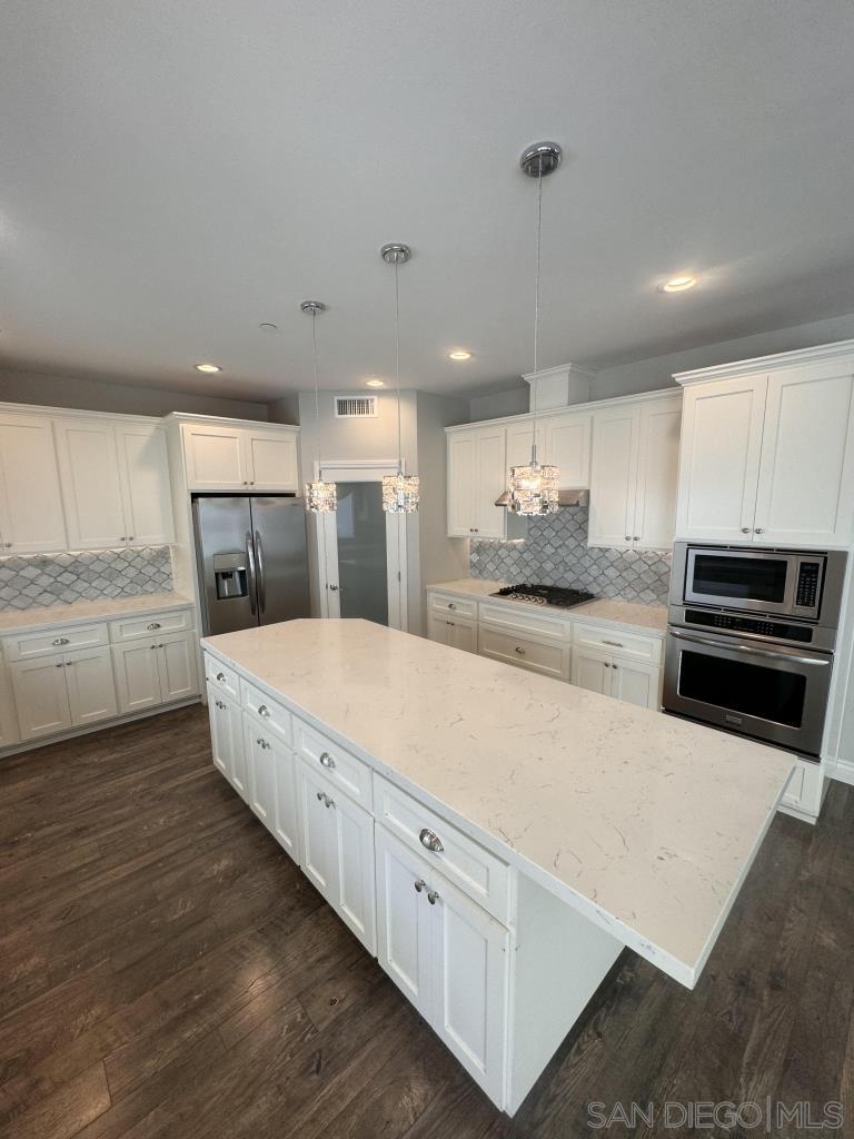 Detail Gallery Image 5 of 56 For 1838  El Jardin Ct, El Cajon,  CA 92020 - 4 Beds | 3/1 Baths