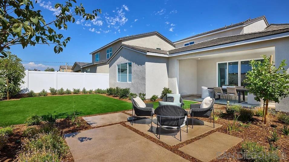 Detail Gallery Image 2 of 26 For 125  Mellano Way, Oceanside,  CA 92057 - 4 Beds | 3/1 Baths