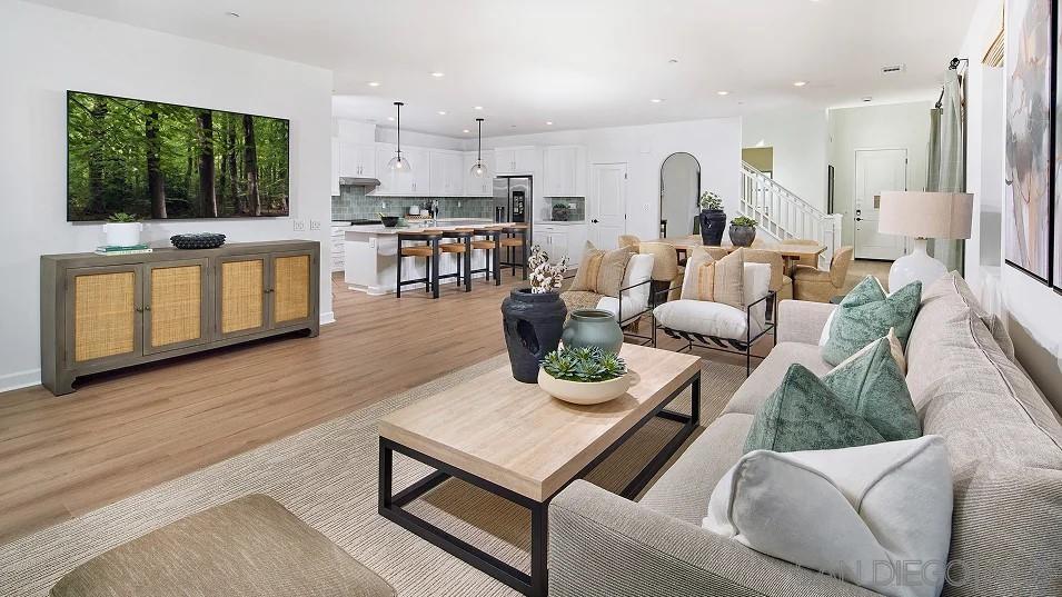 Detail Gallery Image 11 of 26 For 125  Mellano Way, Oceanside,  CA 92057 - 4 Beds | 3/1 Baths