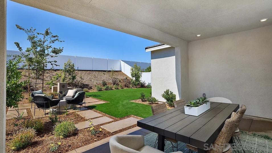 Detail Gallery Image 3 of 26 For 125  Mellano Way, Oceanside,  CA 92057 - 4 Beds | 3/1 Baths